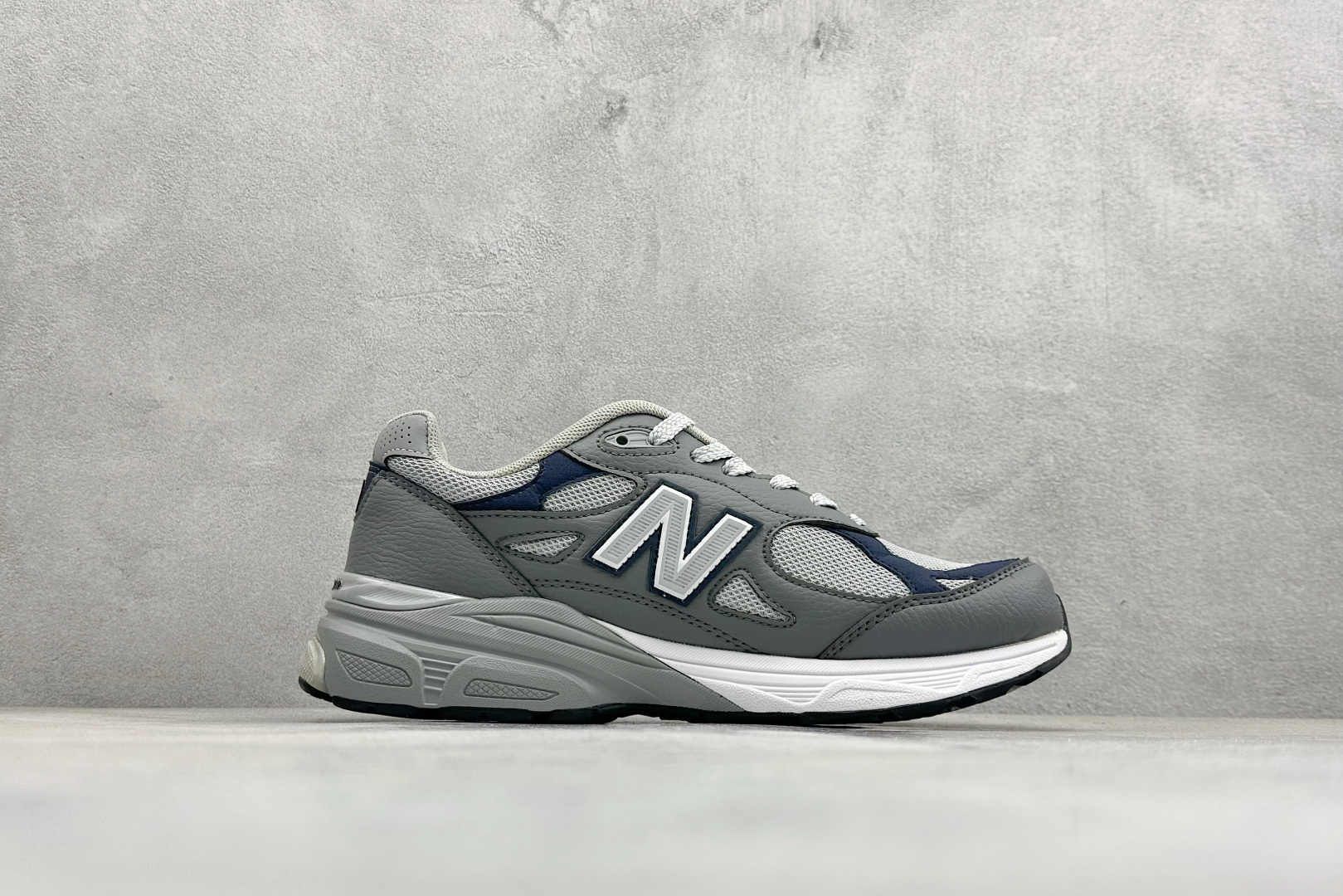 DS版New Balance 新百伦 990V3系列联名款复古休闲跑步鞋 M990GJ3 DS版New Balance 新百伦 990V3系列联名款复古休闲跑步鞋 M990GJ3