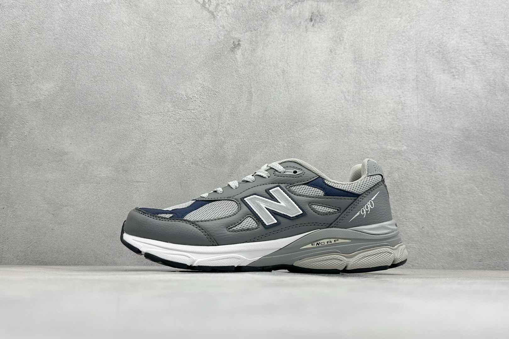 DS版New Balance 新百伦 990V3系列联名款复古休闲跑步鞋 M990GJ3 DS版New Balance 新百伦 990V3系列联名款复古休闲跑步鞋 M990GJ3