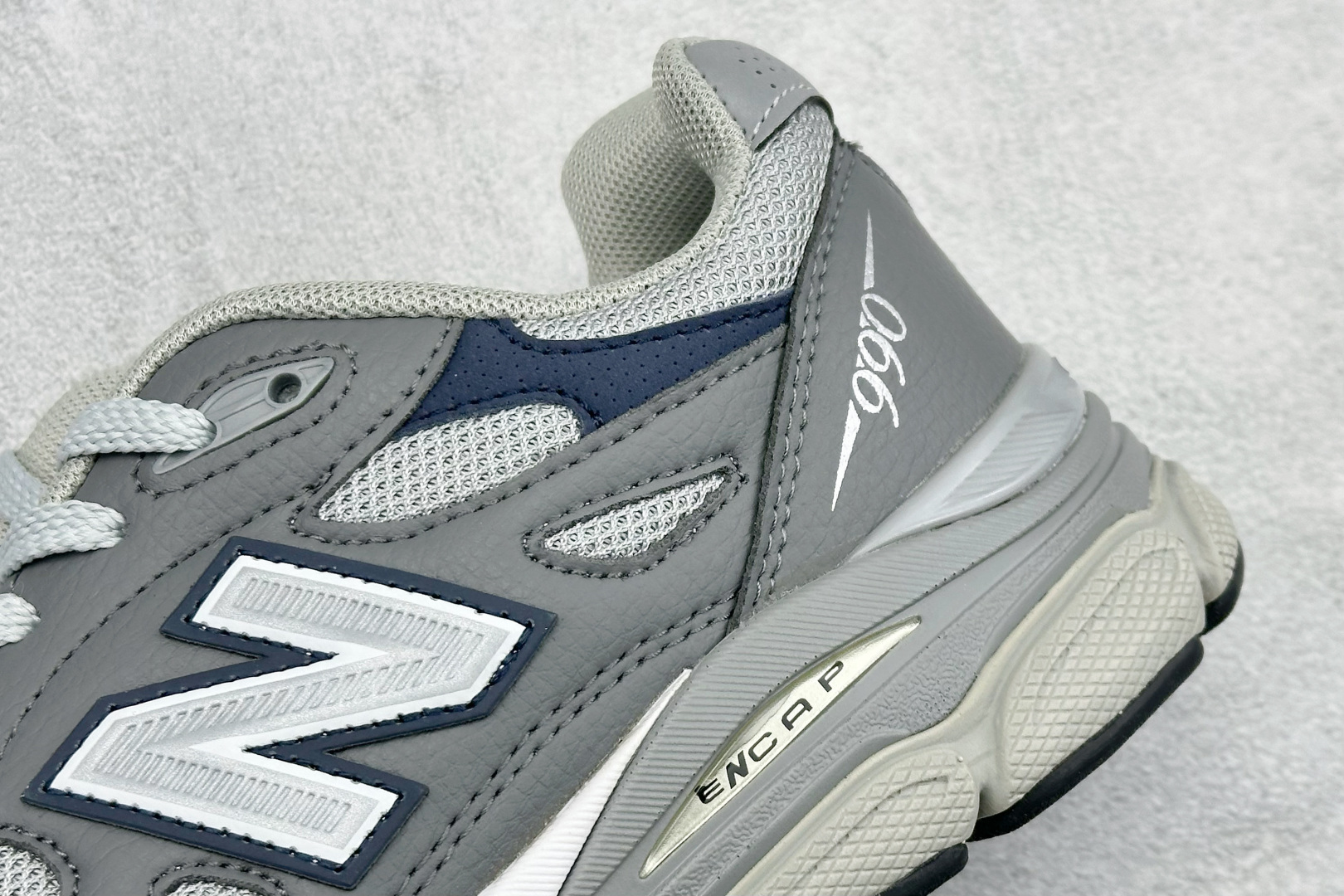DS版New Balance 新百伦 990V3系列联名款复古休闲跑步鞋 M990GJ3 DS版New Balance 新百伦 990V3系列联名款复古休闲跑步鞋 M990GJ3
