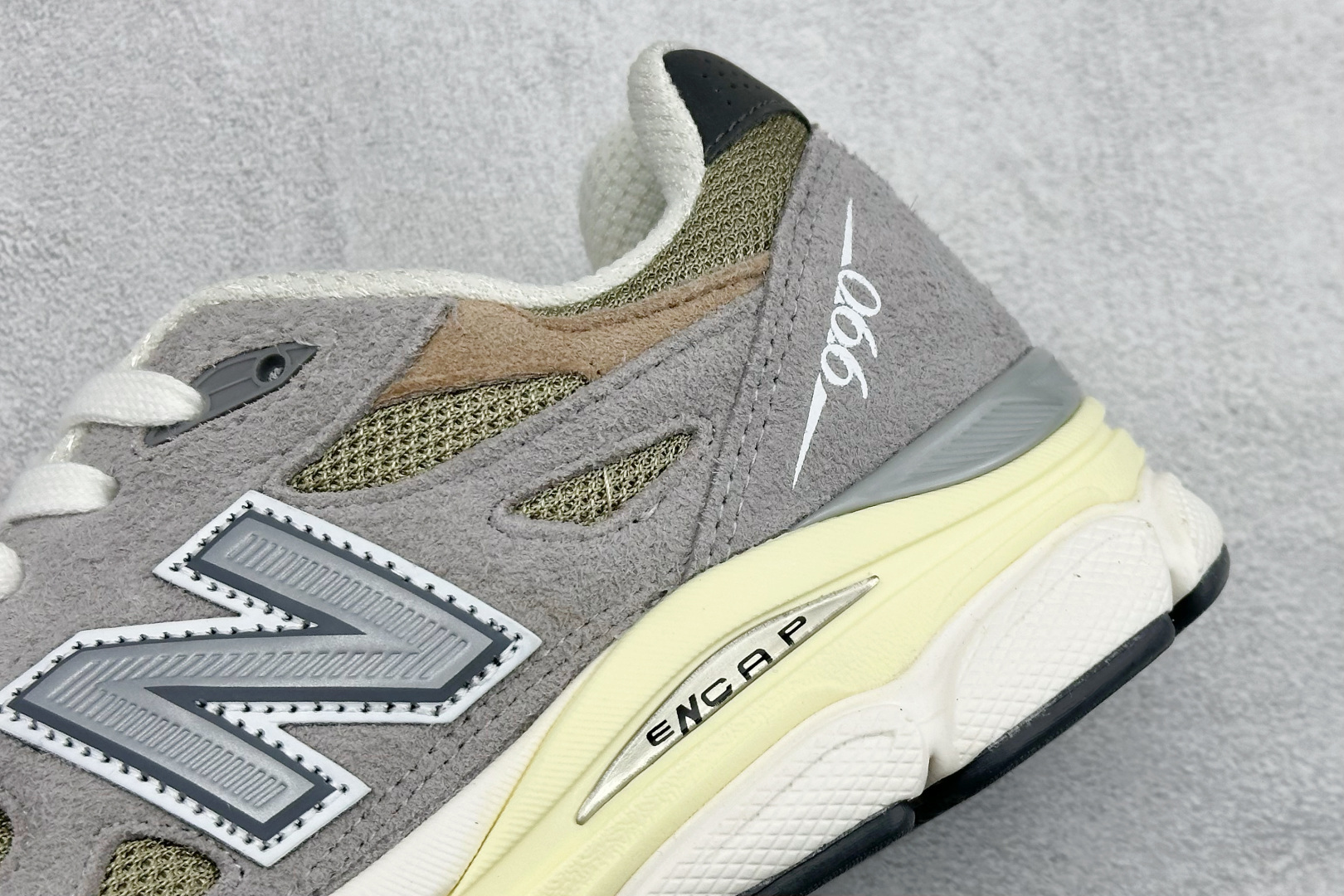 DS版New Balance 新百伦 990V3系列联名款复古休闲跑步鞋 M990TG3 DS版New Balance 新百伦 990V3系列联名款复古休闲跑步鞋 M990TG3