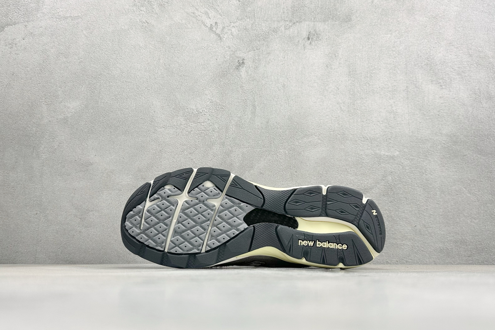 DS版New Balance 新百伦 990V3系列联名款复古休闲跑步鞋 M990TG3 DS版New Balance 新百伦 990V3系列联名款复古休闲跑步鞋 M990TG3