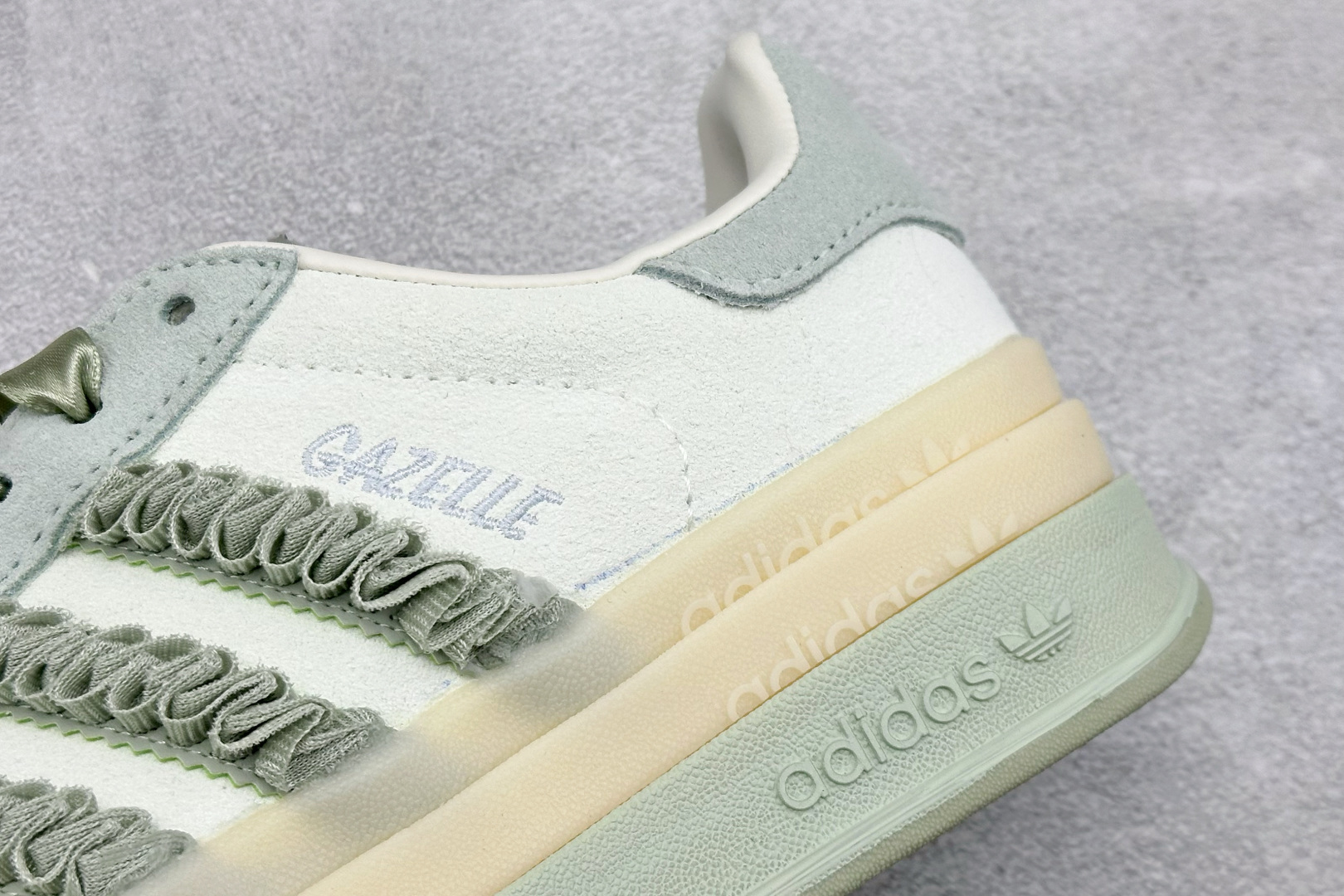 FX版Adidas Originals Gazelle Bold 三叶草厚底休闲防滑耐磨低帮板鞋 JR8373 FX版Adidas Originals Gazelle Bold 三叶草厚底休闲防滑耐磨低帮板鞋 JR8373