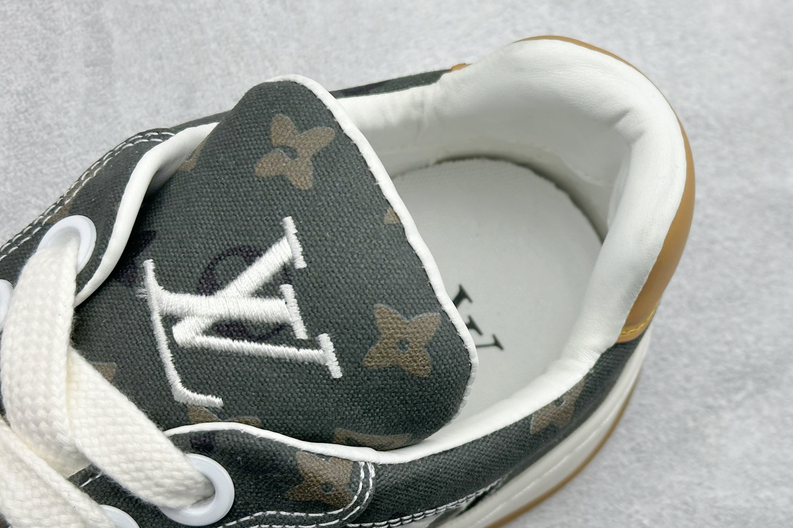 YS纯原LOUISVUITTONTilted系列｜2026早春全新上架绿色 LV路易威登TiltedLowSneakers 倾斜系列低帮复古休闲运动板鞋 男鞋