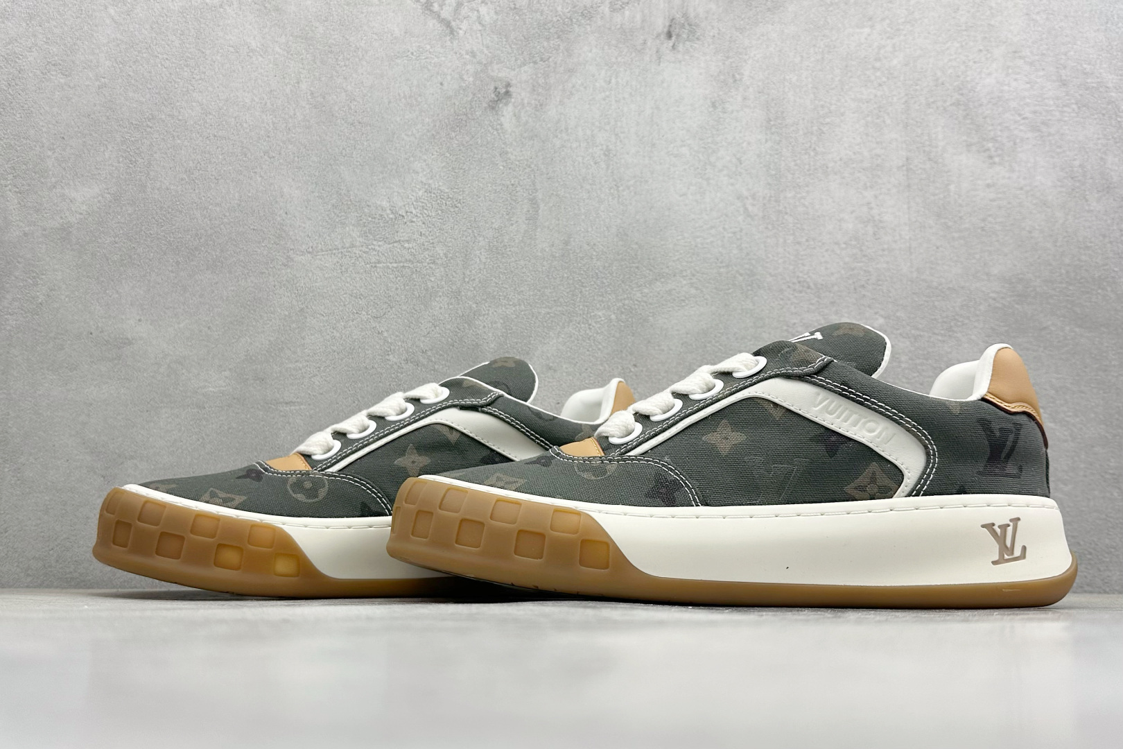 YS纯原LOUISVUITTONTilted系列|2026早春全新上架绿色 LV路易威登TiltedLowSneakers 倾斜系列低帮复古休闲运动板鞋 男鞋 YS纯原LOUISVUITTONTilted系列|2026早春全新上架绿色 LV路易威登TiltedLowSneakers 倾斜系列低帮复古休闲运动板鞋 男鞋