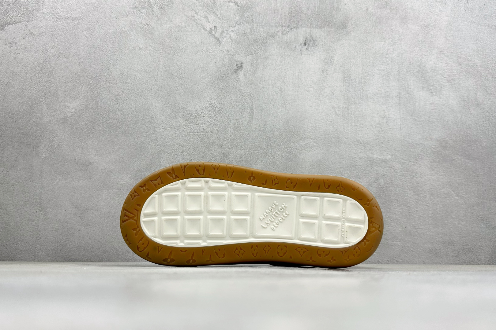 YS纯原LOUISVUITTONTilted系列|2026早春全新上架绿色 LV路易威登TiltedLowSneakers 倾斜系列低帮复古休闲运动板鞋 男鞋 YS纯原LOUISVUITTONTilted系列|2026早春全新上架绿色 LV路易威登TiltedLowSneakers 倾斜系列低帮复古休闲运动板鞋 男鞋