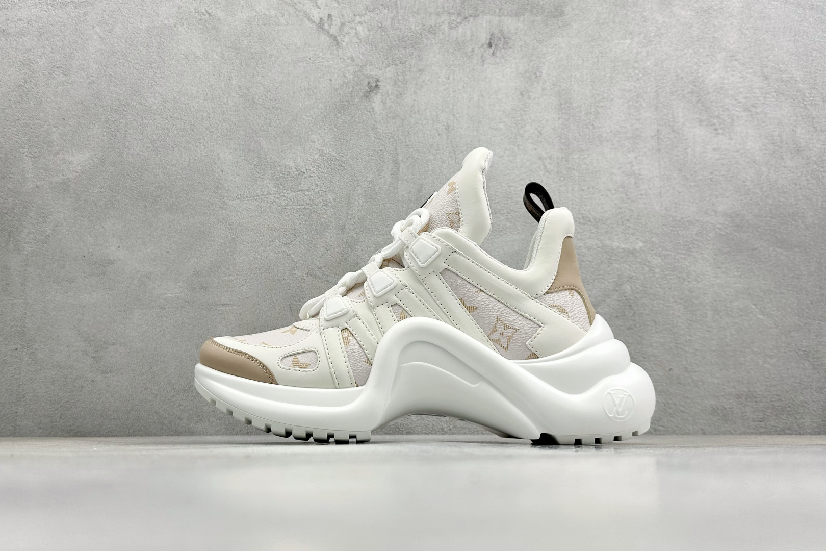 YS纯原LOUISVUITTONArchlight小牛皮圆头厚底低帮老爹鞋 YS纯原LOUISVUITTONArchlight小牛皮圆头厚底低帮老爹鞋