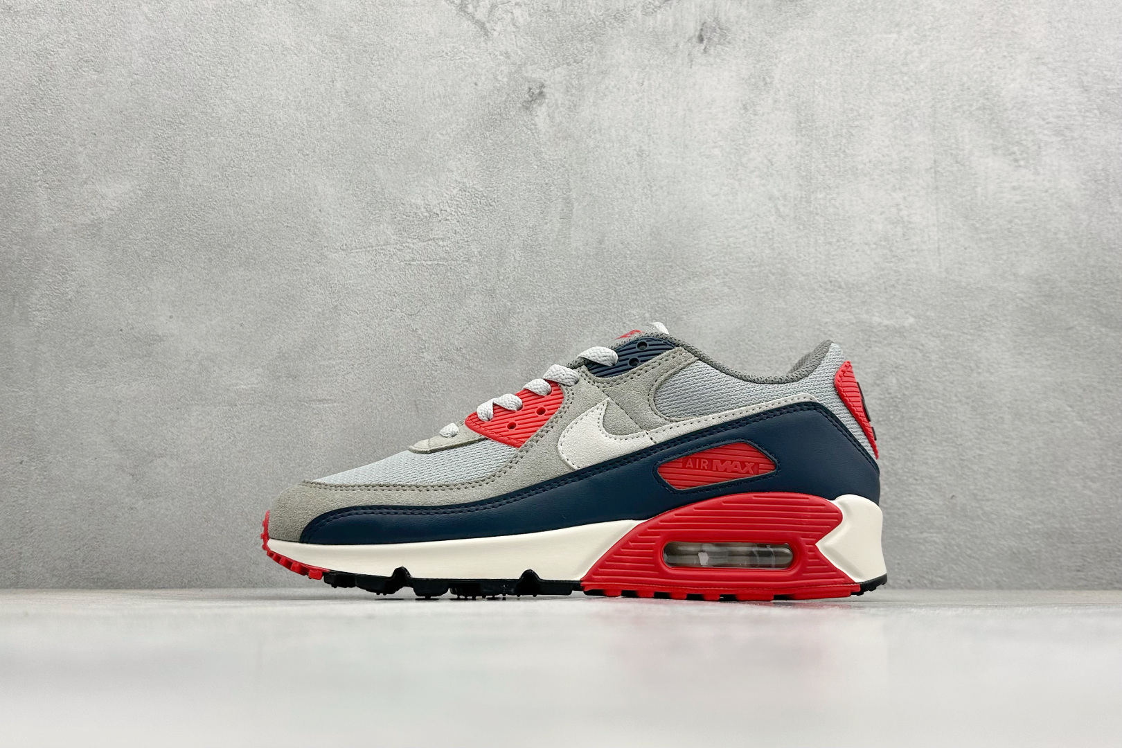 NIke Air 90小气垫运动鞋 融合经典设计线条和丰富材质 DM0029-005 NIke Air 90小气垫运动鞋 融合经典设计线条和丰富材质 DM0029-005