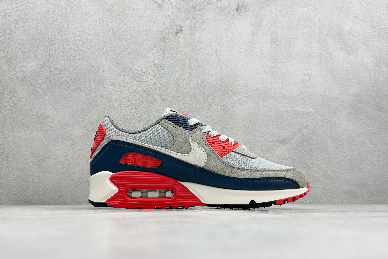 NIke Air 90小气垫运动鞋 融合经典设计线条和丰富材质 DM0029-005 NIke Air 90小气垫运动鞋 融合经典设计线条和丰富材质 DM0029-005