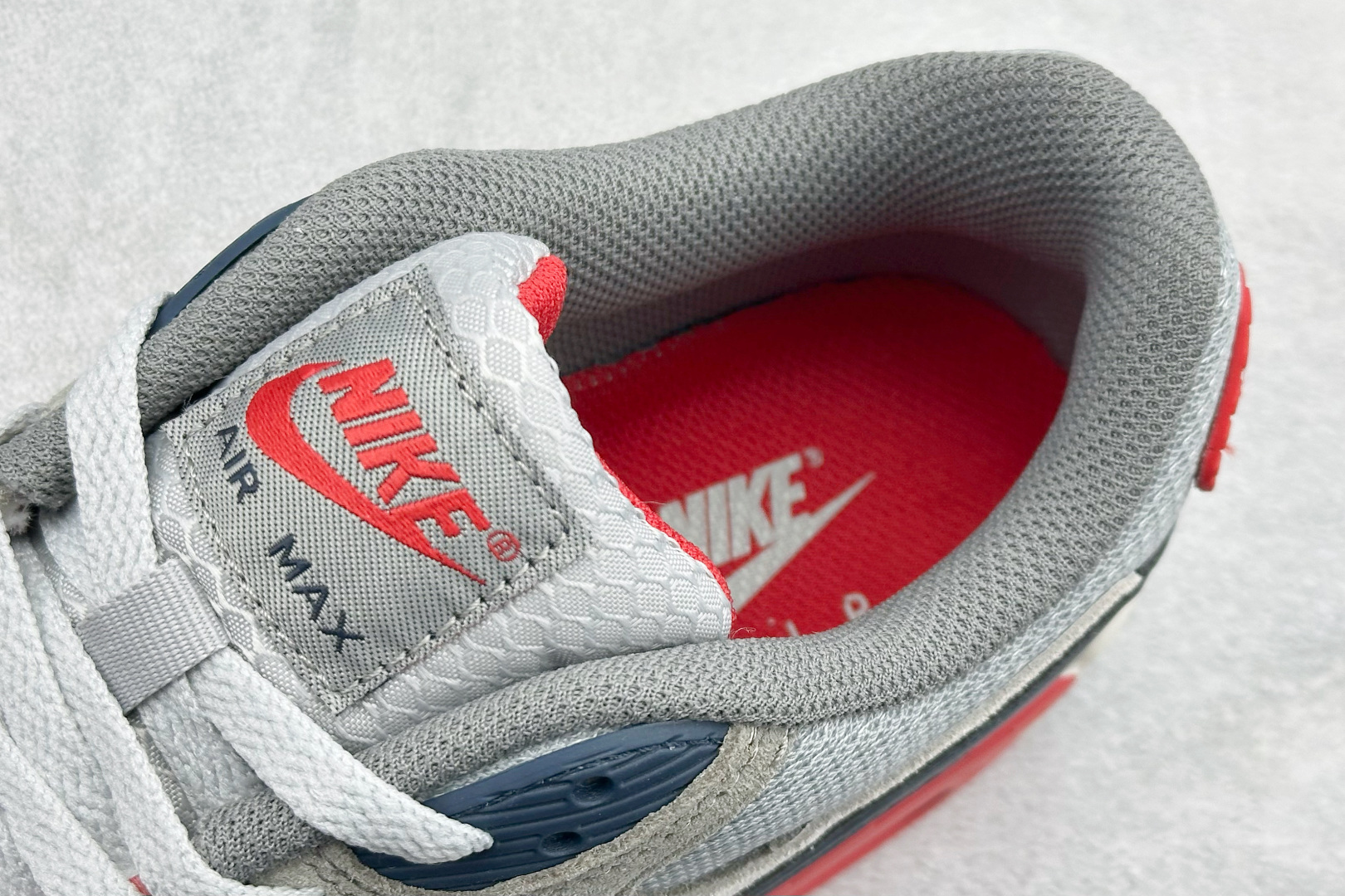 NIke Air 90小气垫运动鞋 融合经典设计线条和丰富材质 DM0029-005 NIke Air 90小气垫运动鞋 融合经典设计线条和丰富材质 DM0029-005