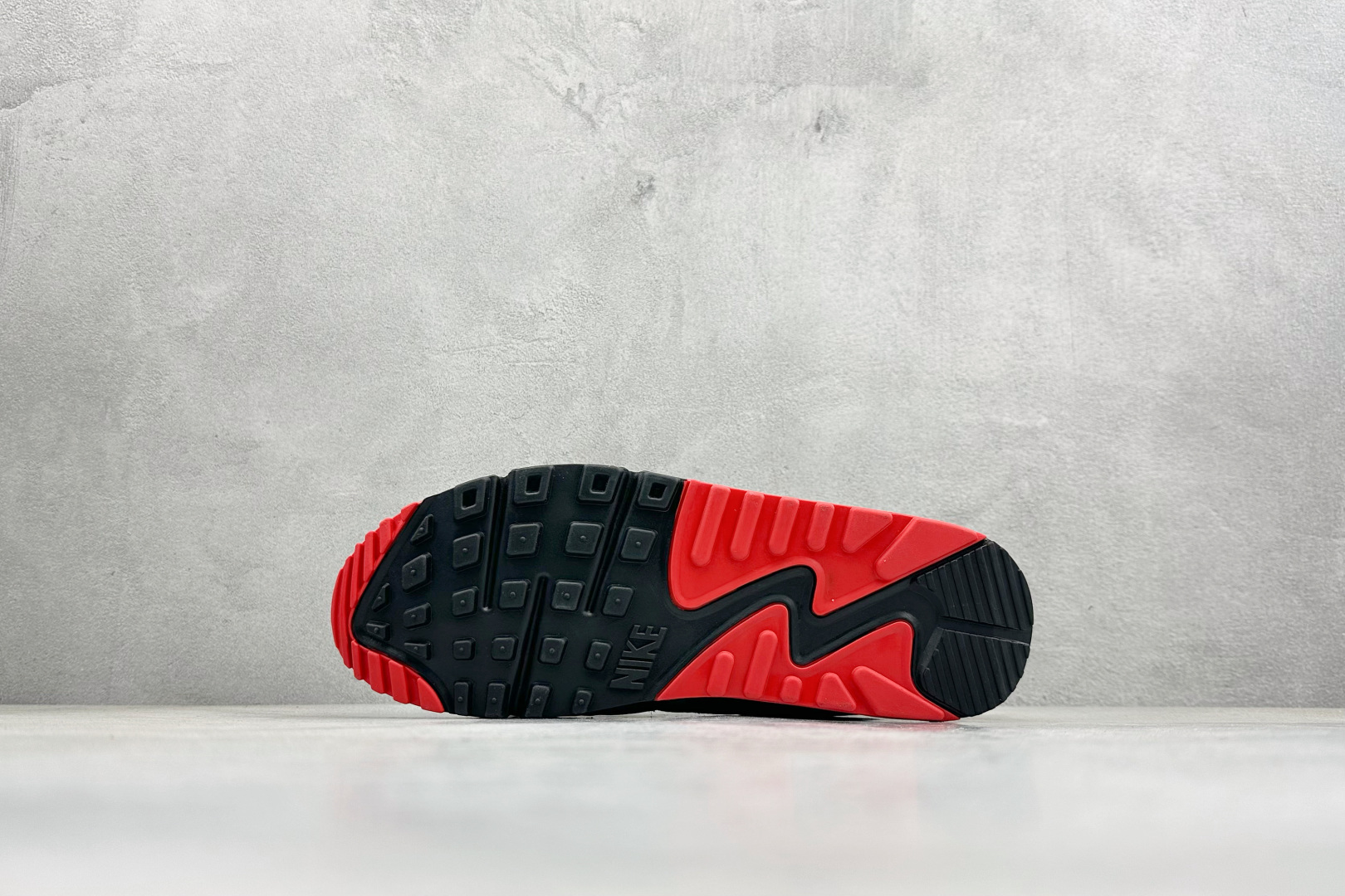NIke Air 90小气垫运动鞋 融合经典设计线条和丰富材质 DM0029-005 NIke Air 90小气垫运动鞋 融合经典设计线条和丰富材质 DM0029-005