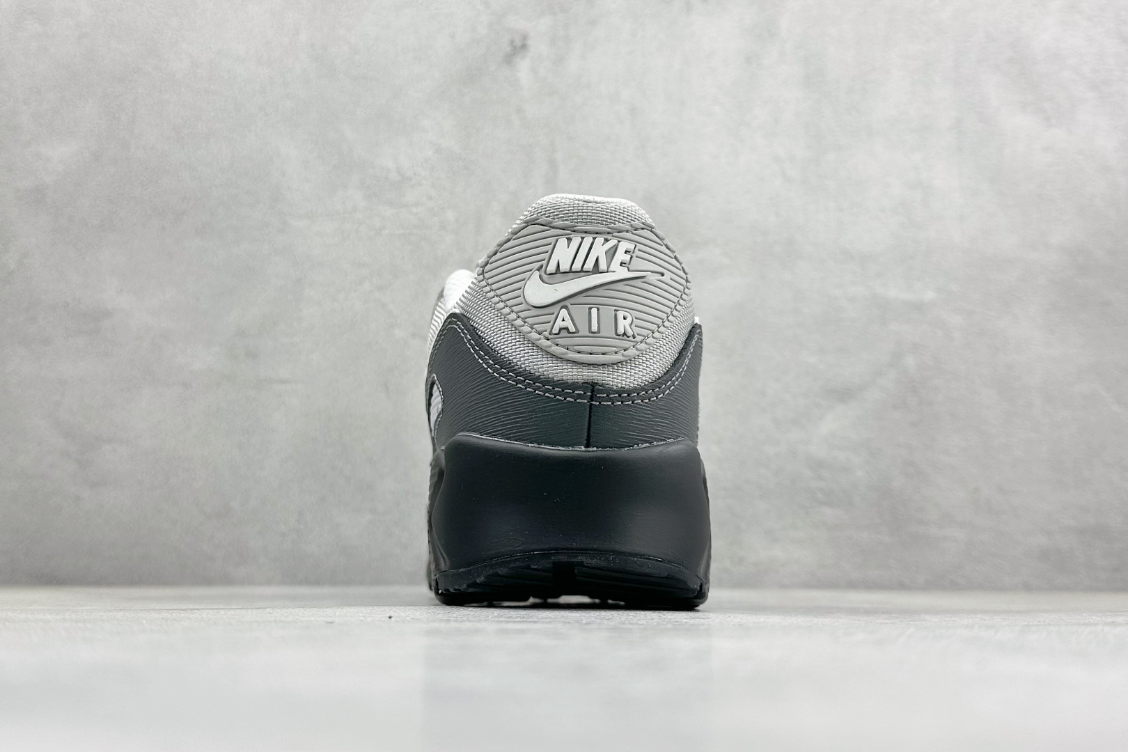 NIke Air 90小气垫运动鞋 融合经典设计线条和丰富材质 HQ3817-001 NIke Air 90小气垫运动鞋 融合经典设计线条和丰富材质 HQ3817-001