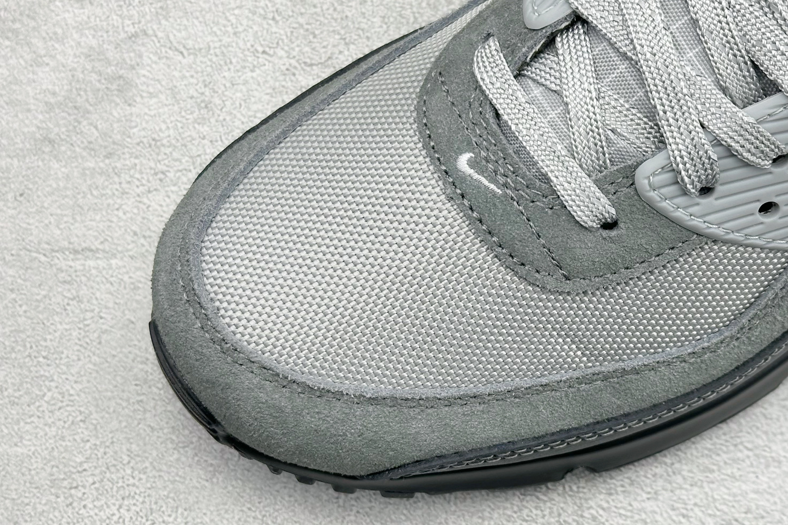 NIke Air 90小气垫运动鞋 融合经典设计线条和丰富材质 HQ3817-001 NIke Air 90小气垫运动鞋 融合经典设计线条和丰富材质 HQ3817-001