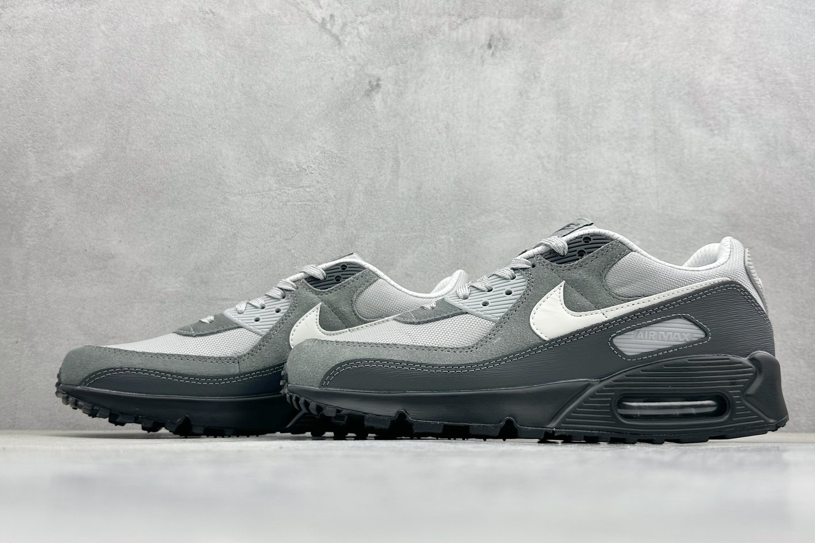 NIke Air 90小气垫运动鞋 融合经典设计线条和丰富材质 HQ3817-001 NIke Air 90小气垫运动鞋 融合经典设计线条和丰富材质 HQ3817-001