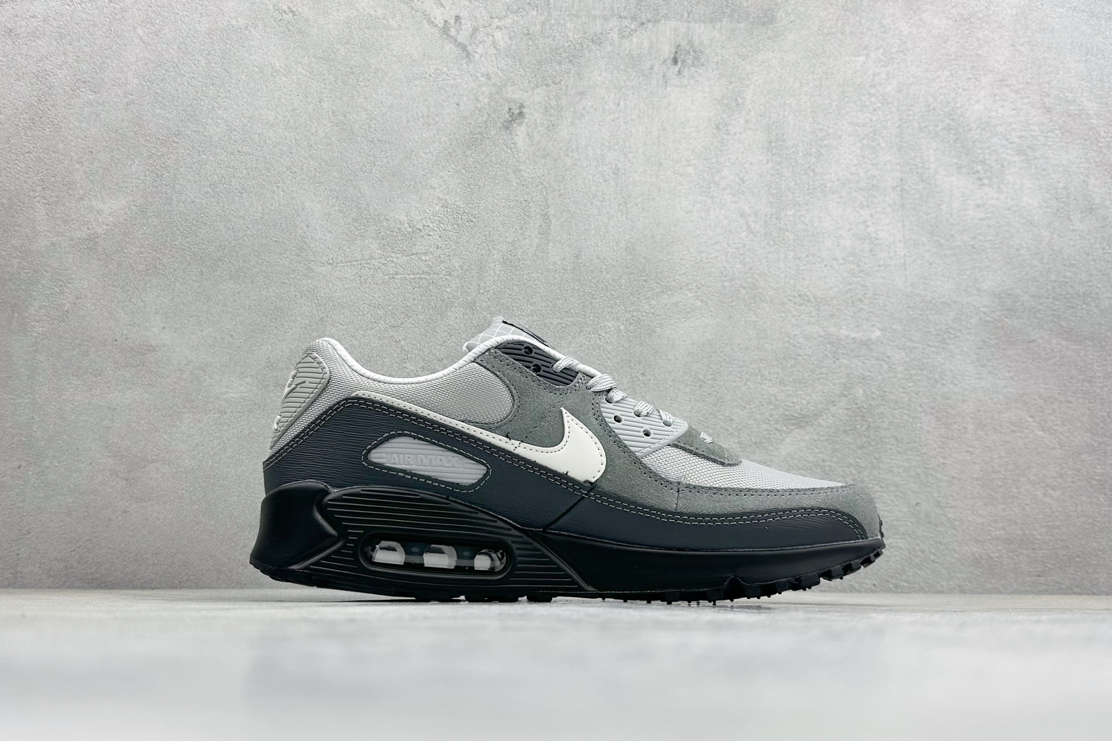 NIke Air 90小气垫运动鞋 融合经典设计线条和丰富材质 HQ3817-001 NIke Air 90小气垫运动鞋 融合经典设计线条和丰富材质 HQ3817-001
