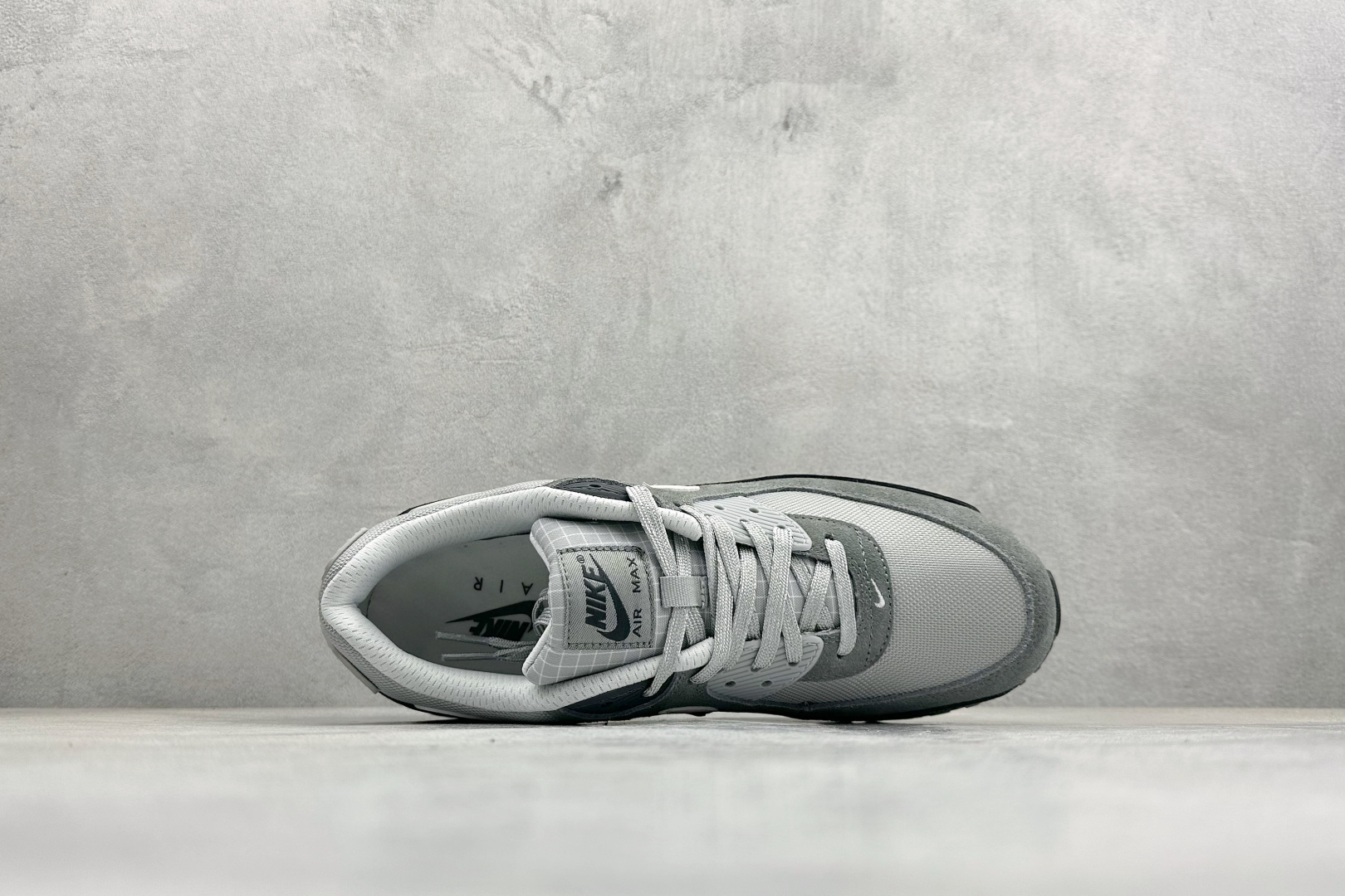 NIke Air 90小气垫运动鞋 融合经典设计线条和丰富材质 HQ3817-001 NIke Air 90小气垫运动鞋 融合经典设计线条和丰富材质 HQ3817-001