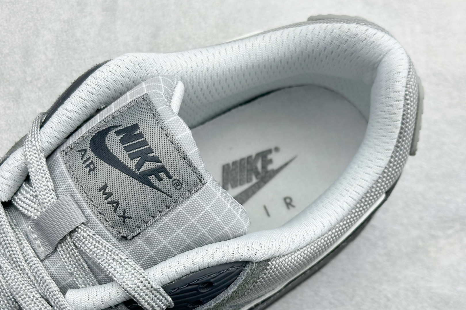 NIke Air 90小气垫运动鞋 融合经典设计线条和丰富材质 HQ3817-001 NIke Air 90小气垫运动鞋 融合经典设计线条和丰富材质 HQ3817-001