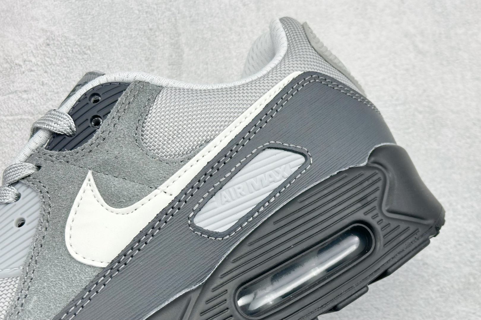 NIke Air 90小气垫运动鞋 融合经典设计线条和丰富材质 HQ3817-001 NIke Air 90小气垫运动鞋 融合经典设计线条和丰富材质 HQ3817-001