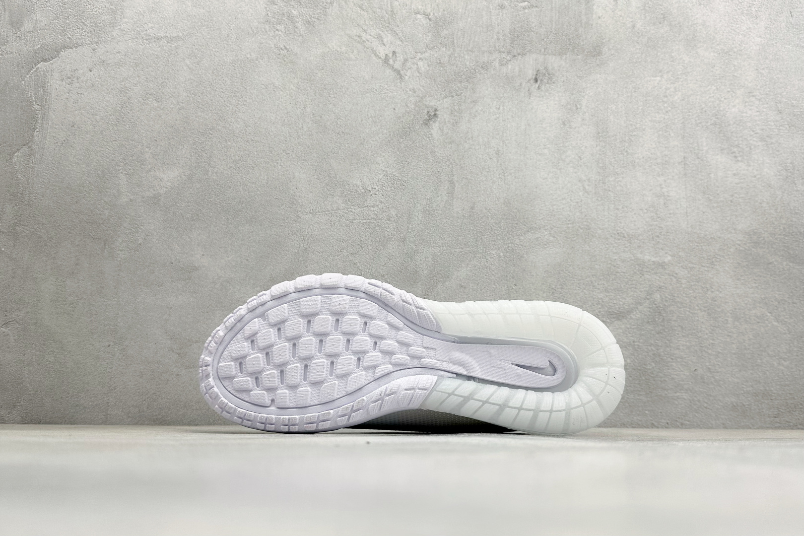 Nike Air Phoenix 复古子弹气垫运动跑步鞋 FZ5307-102 Nike Air Phoenix 复古子弹气垫运动跑步鞋 FZ5307-102