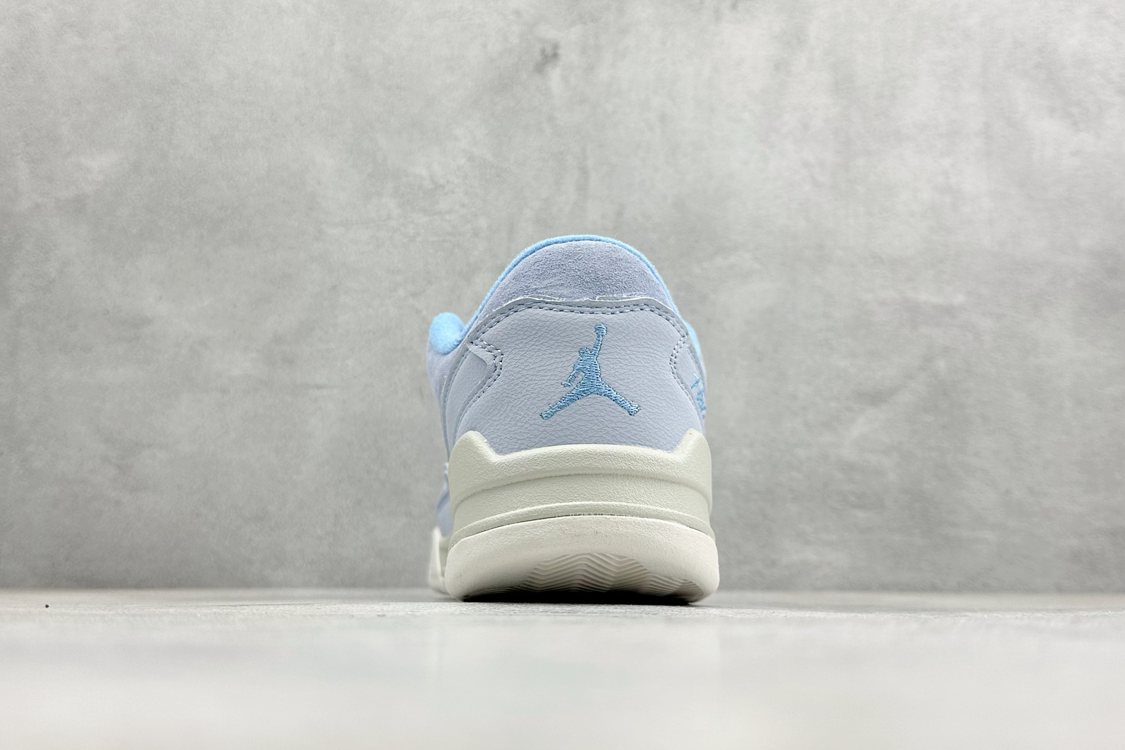 Air Jordan Flight Court 乔丹低帮复古篮球鞋 FZ9854-400 Air Jordan Flight Court 乔丹低帮复古篮球鞋 FZ9854-400
