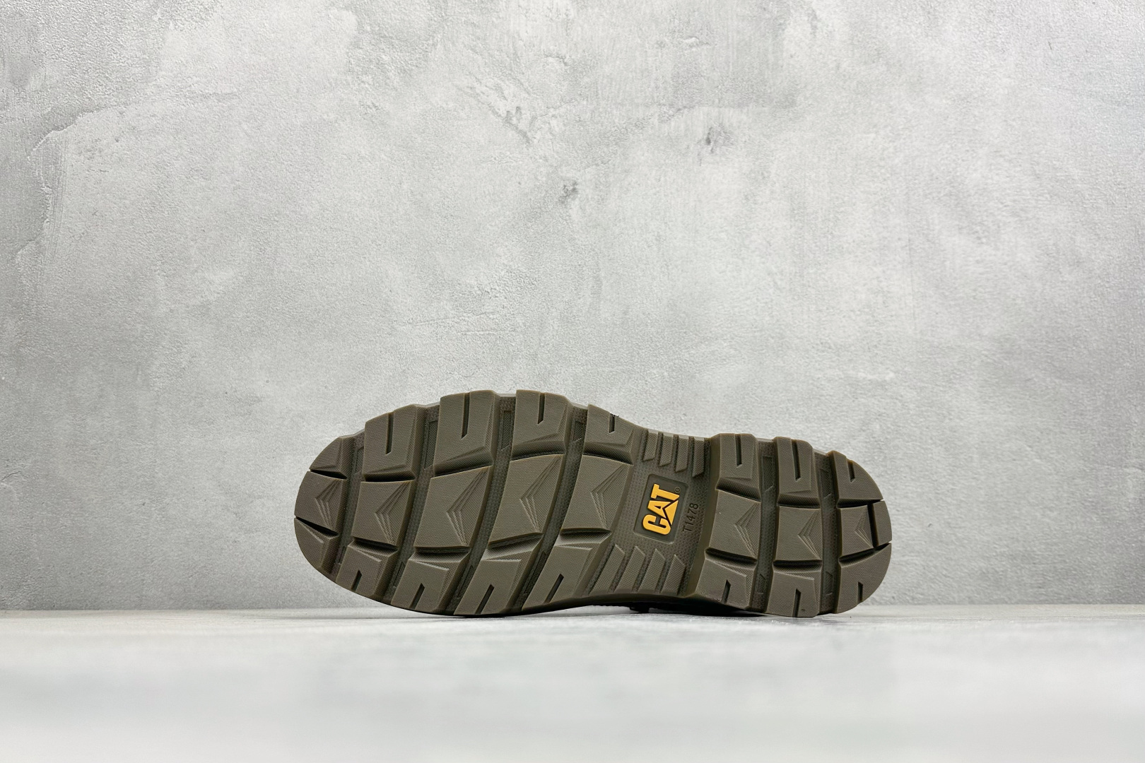 310 W1版CAT/卡特 硬汉推土机品牌 秋冬款 户外中帮休闲系带男鞋 P725406