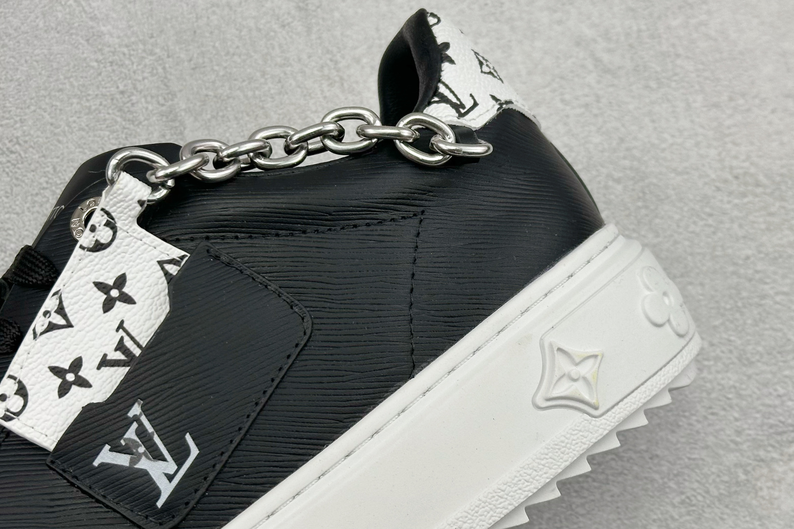 YS纯原LouisVuittonNewArrival系列 LVTimeOut情侣小白鞋 YS纯原LouisVuittonNewArrival系列 LVTimeOut情侣小白鞋