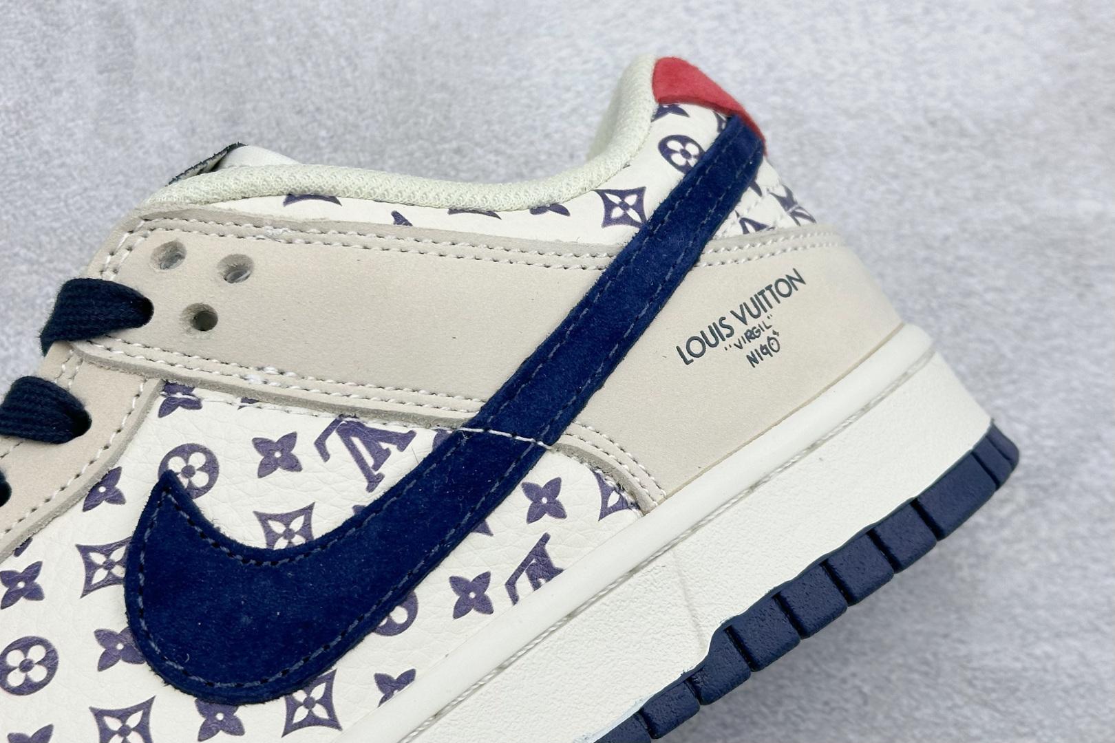Nike SB Dunk Low“ LV联名—米白蓝红” 周年高端定制 低帮休闲板鞋 DN3168-020 Nike SB Dunk Low“ LV联名—米白蓝红” 周年高端定制 低帮休闲板鞋 DN3168-020