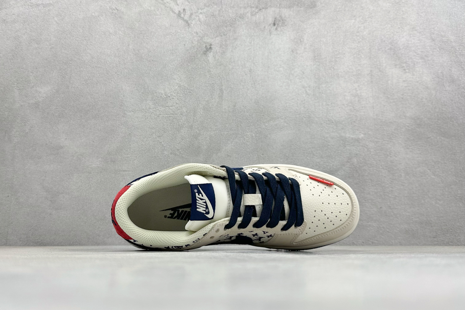 Nike SB Dunk Low“ LV联名—米白蓝红” 周年高端定制 低帮休闲板鞋 DN3168-020 Nike SB Dunk Low“ LV联名—米白蓝红” 周年高端定制 低帮休闲板鞋 DN3168-020