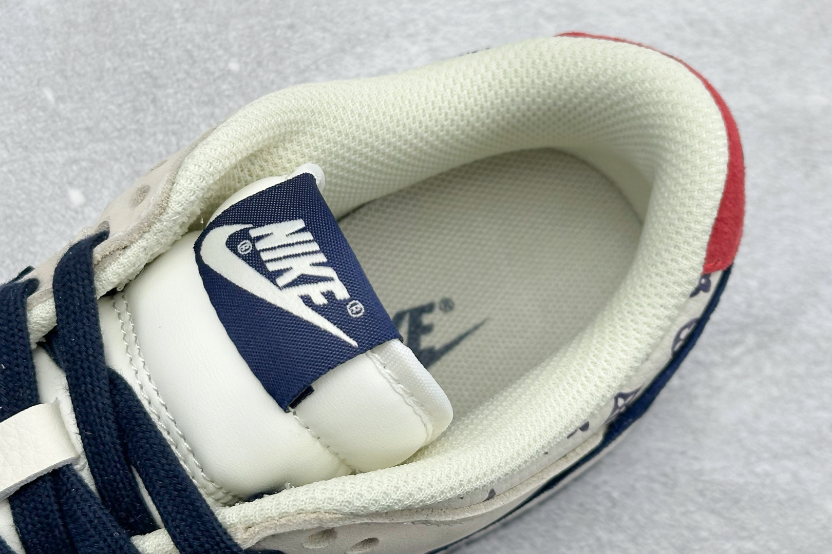Nike SB Dunk Low“ LV联名—米白蓝红” 周年高端定制 低帮休闲板鞋 DN3168-020 Nike SB Dunk Low“ LV联名—米白蓝红” 周年高端定制 低帮休闲板鞋 DN3168-020