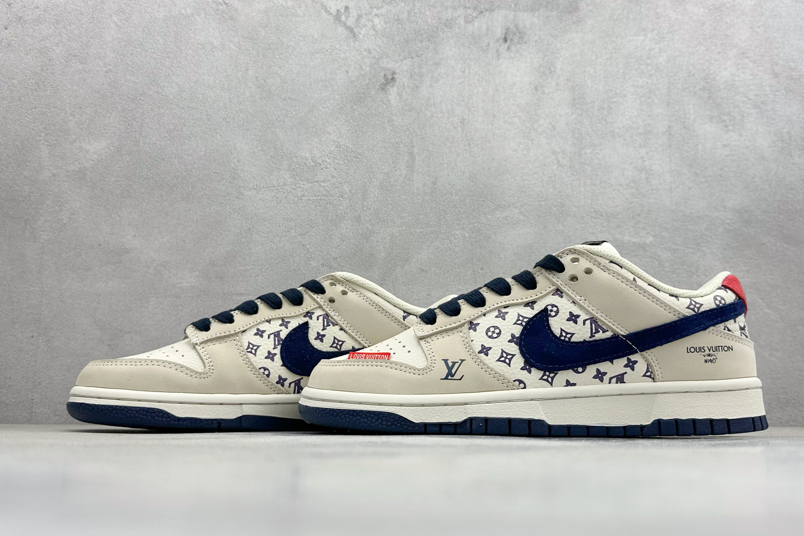 Nike SB Dunk Low“ LV联名—米白蓝红” 周年高端定制 低帮休闲板鞋 DN3168-020 Nike SB Dunk Low“ LV联名—米白蓝红” 周年高端定制 低帮休闲板鞋 DN3168-020