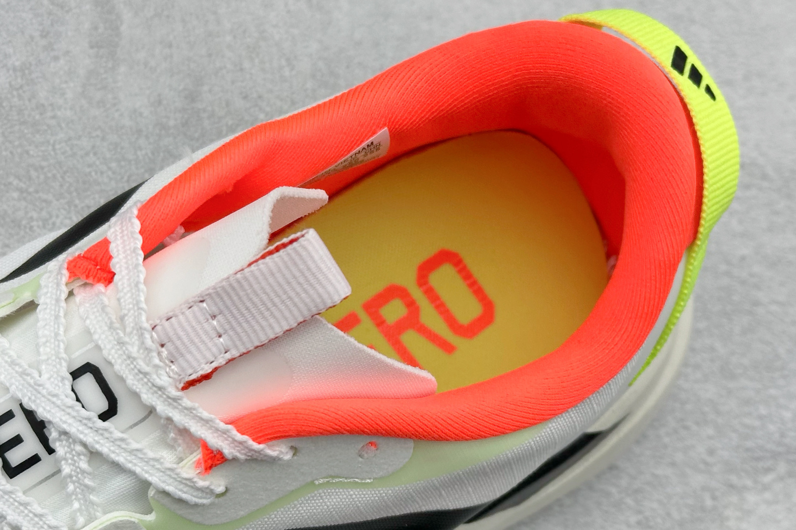 TY版AD ADIZERO EVO SL ATR 阿迪超轻透气缓震跑鞋 KK0328 TY版AD ADIZERO EVO SL ATR 阿迪超轻透气缓震跑鞋 KK0328
