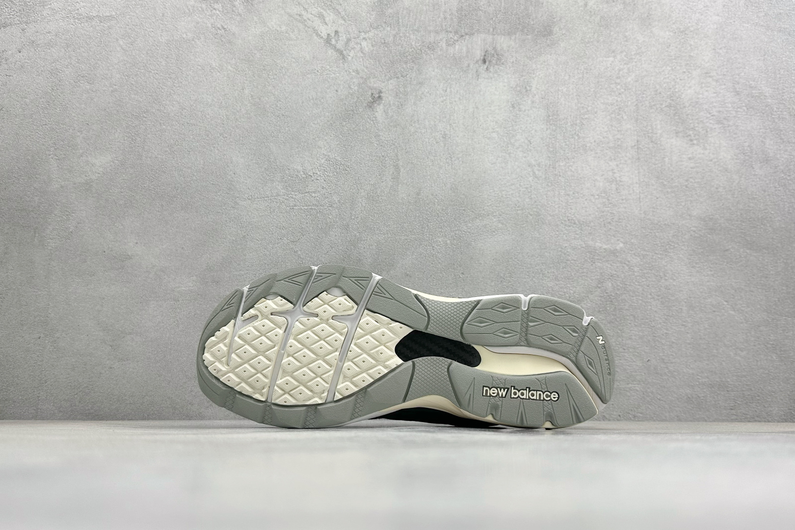DS版New Balance 新百伦 990V3系列联名款复古休闲跑步鞋 M990KI3 DS版New Balance 新百伦 990V3系列联名款复古休闲跑步鞋 M990KI3