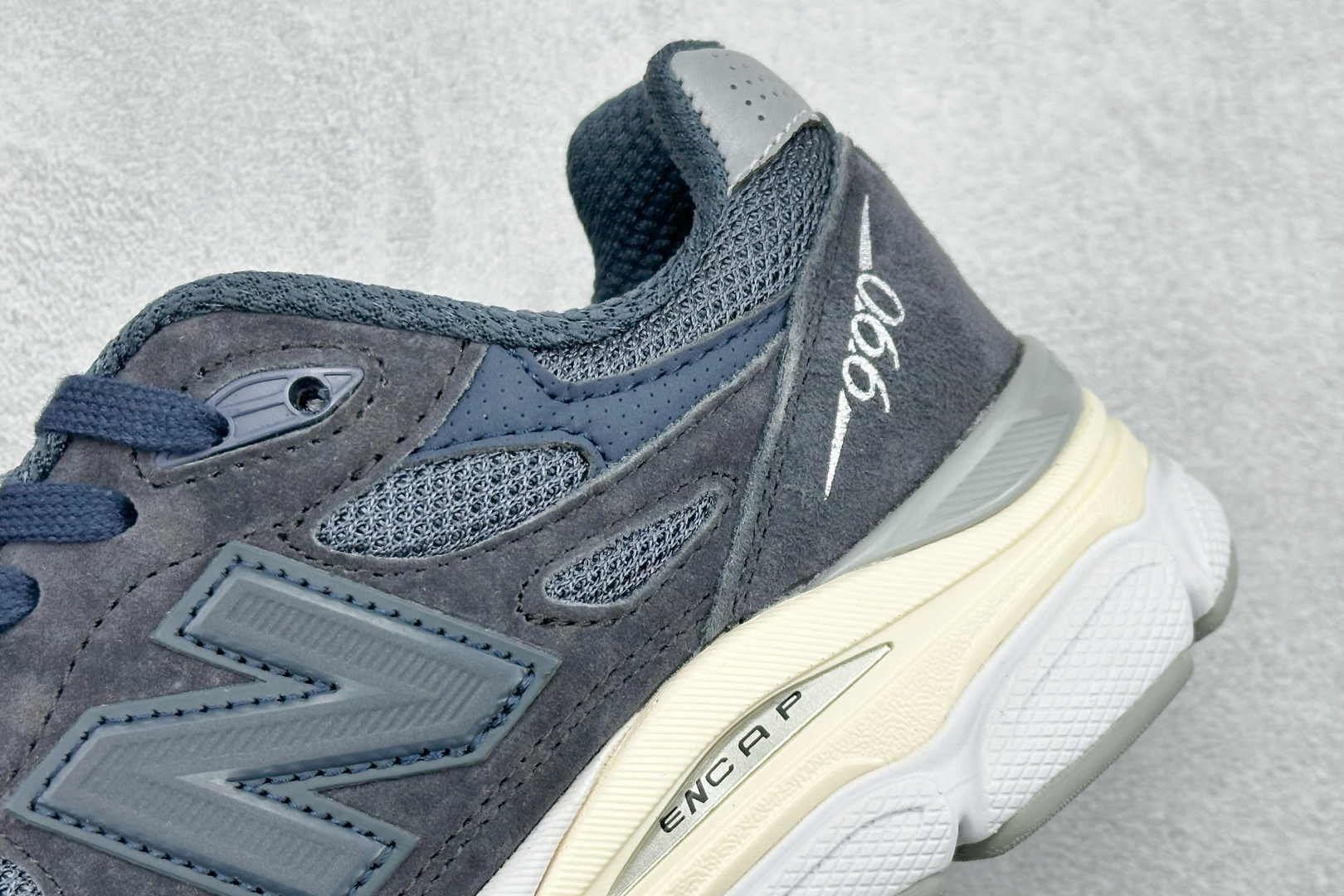 DS版New Balance 新百伦 990V3系列联名款复古休闲跑步鞋 M990KI3 DS版New Balance 新百伦 990V3系列联名款复古休闲跑步鞋 M990KI3
