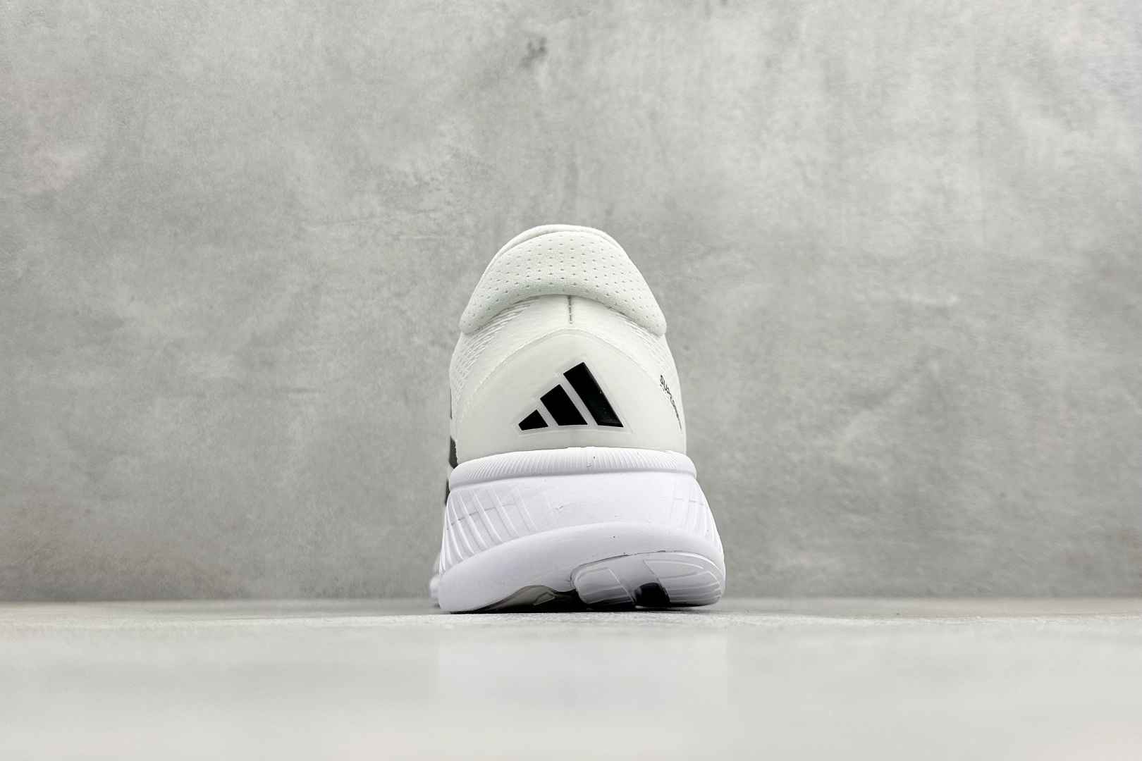 Adidas SUPERNOVA ETERNO 系列低帮轻量透气休闲运动慢跑鞋 IH0439