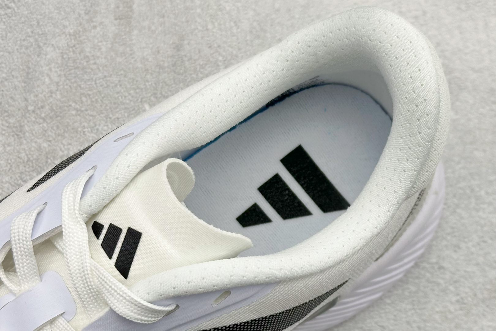Adidas SUPERNOVA ETERNO 系列低帮轻量透气休闲运动慢跑鞋 IH0439
