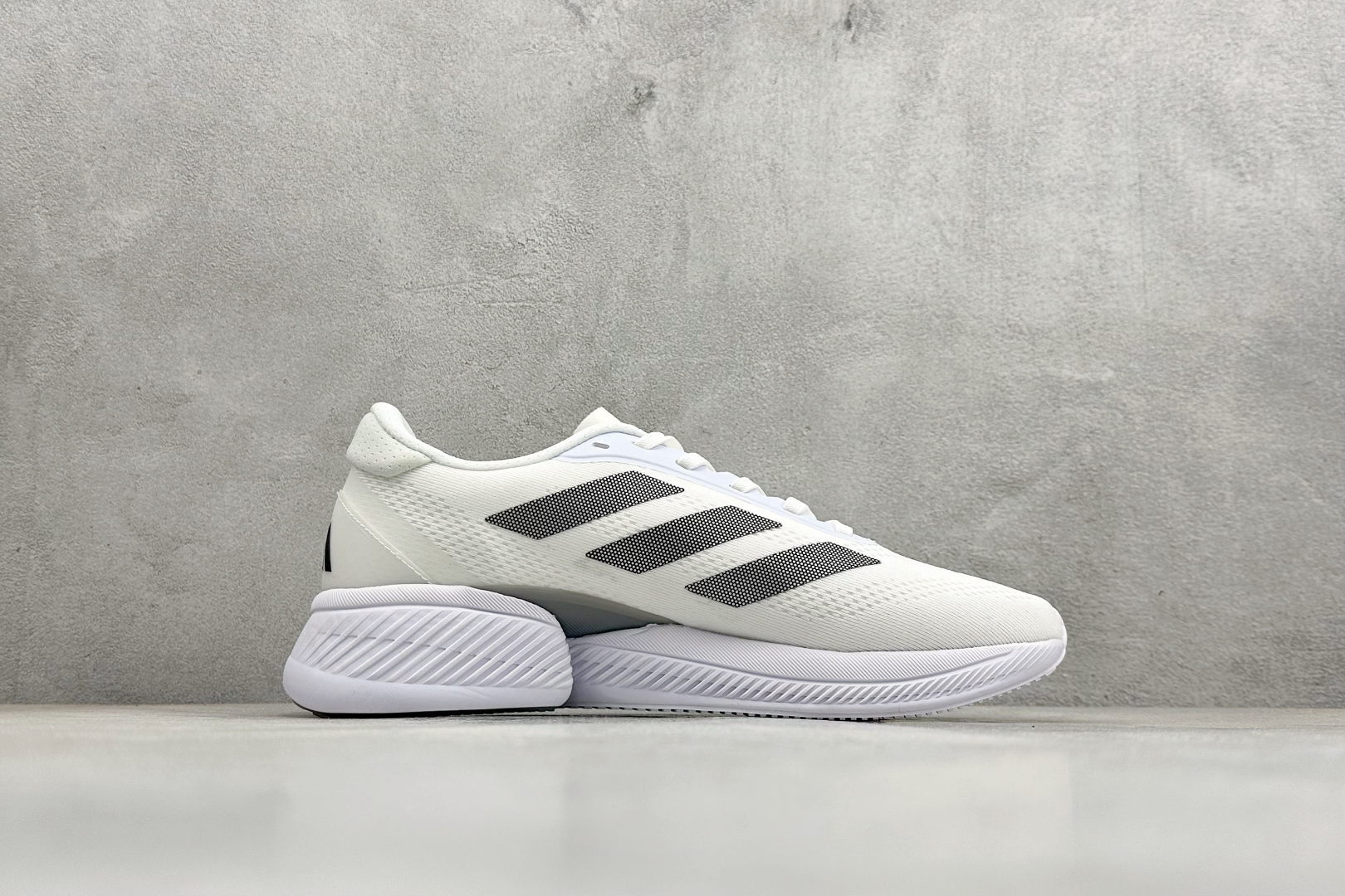 Adidas SUPERNOVA ETERNO 系列低帮轻量透气休闲运动慢跑鞋 IH0439