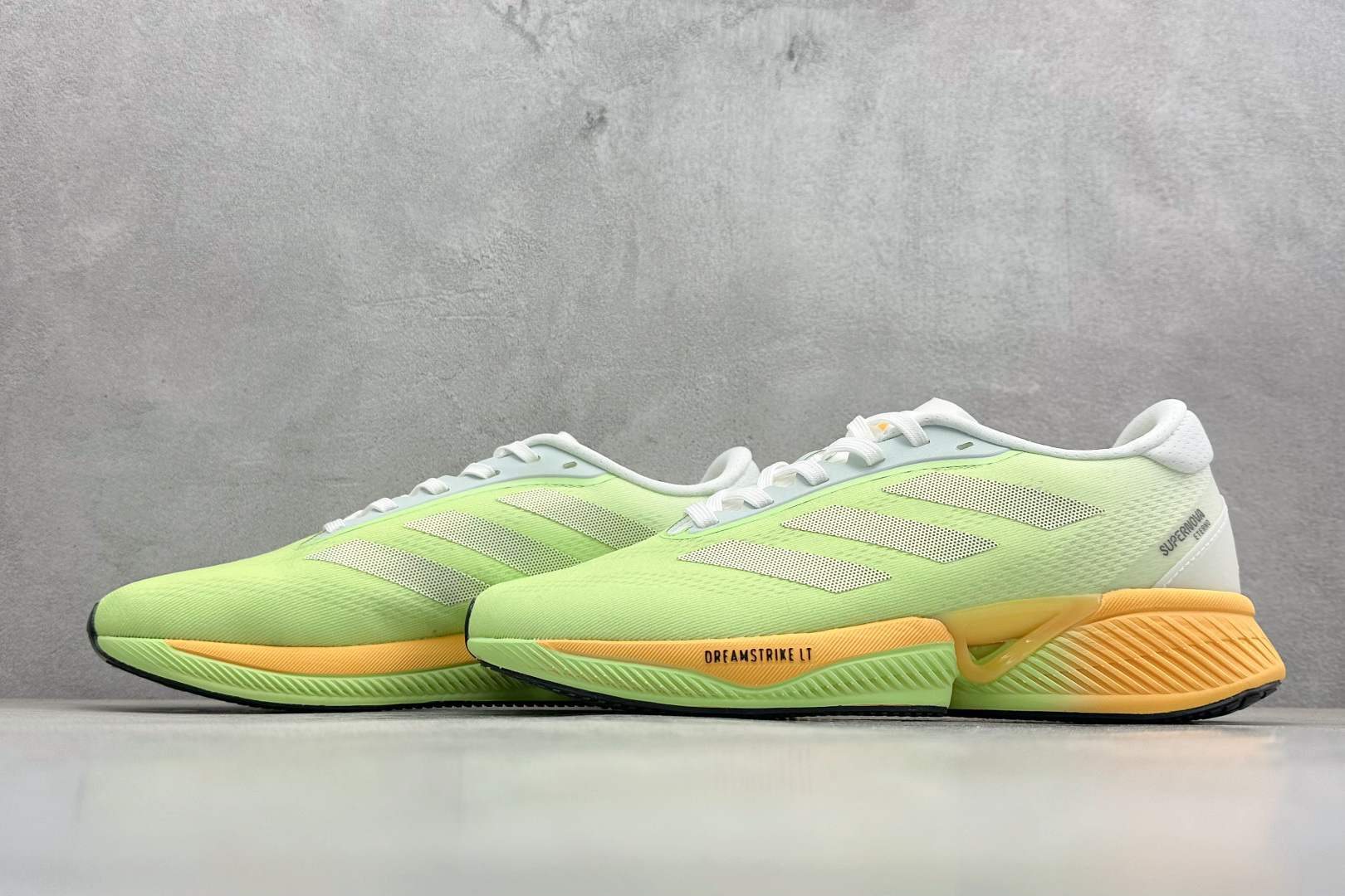 Adidas SUPERNOVA ETERNO 系列低帮轻量透气休闲运动慢跑鞋 IH0435