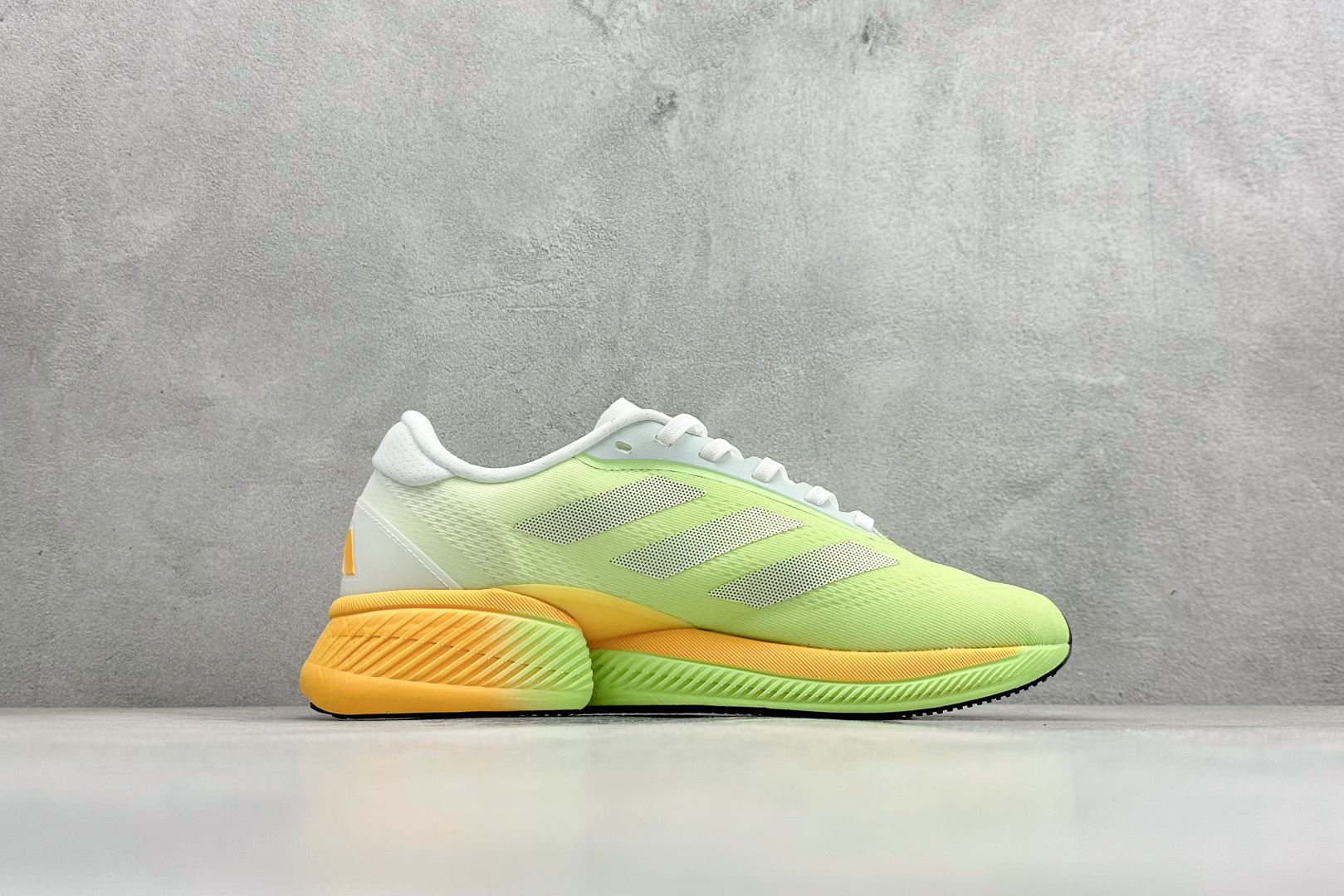 Adidas SUPERNOVA ETERNO 系列低帮轻量透气休闲运动慢跑鞋 IH0435
