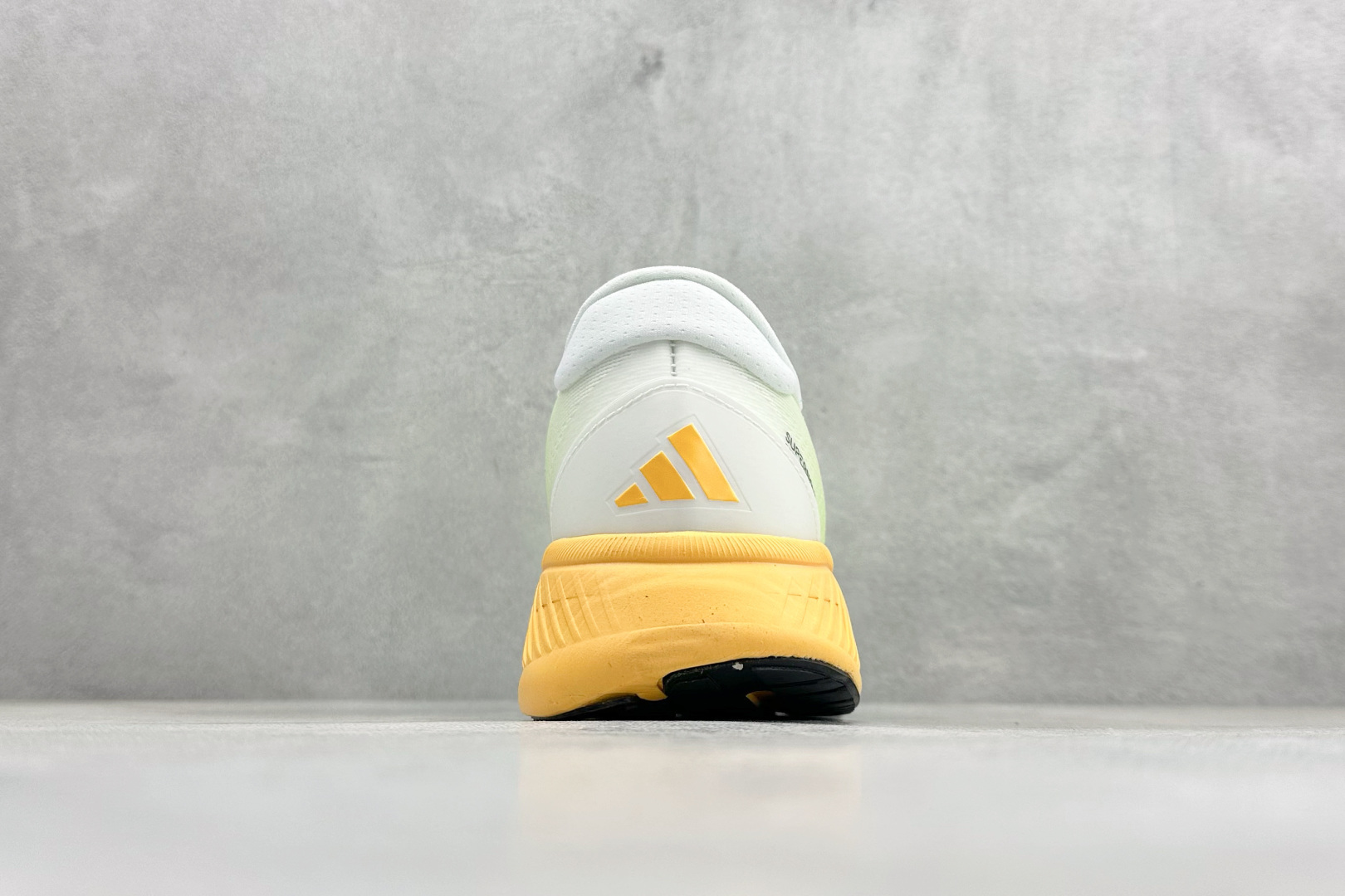 Adidas SUPERNOVA ETERNO 系列低帮轻量透气休闲运动慢跑鞋 IH0435