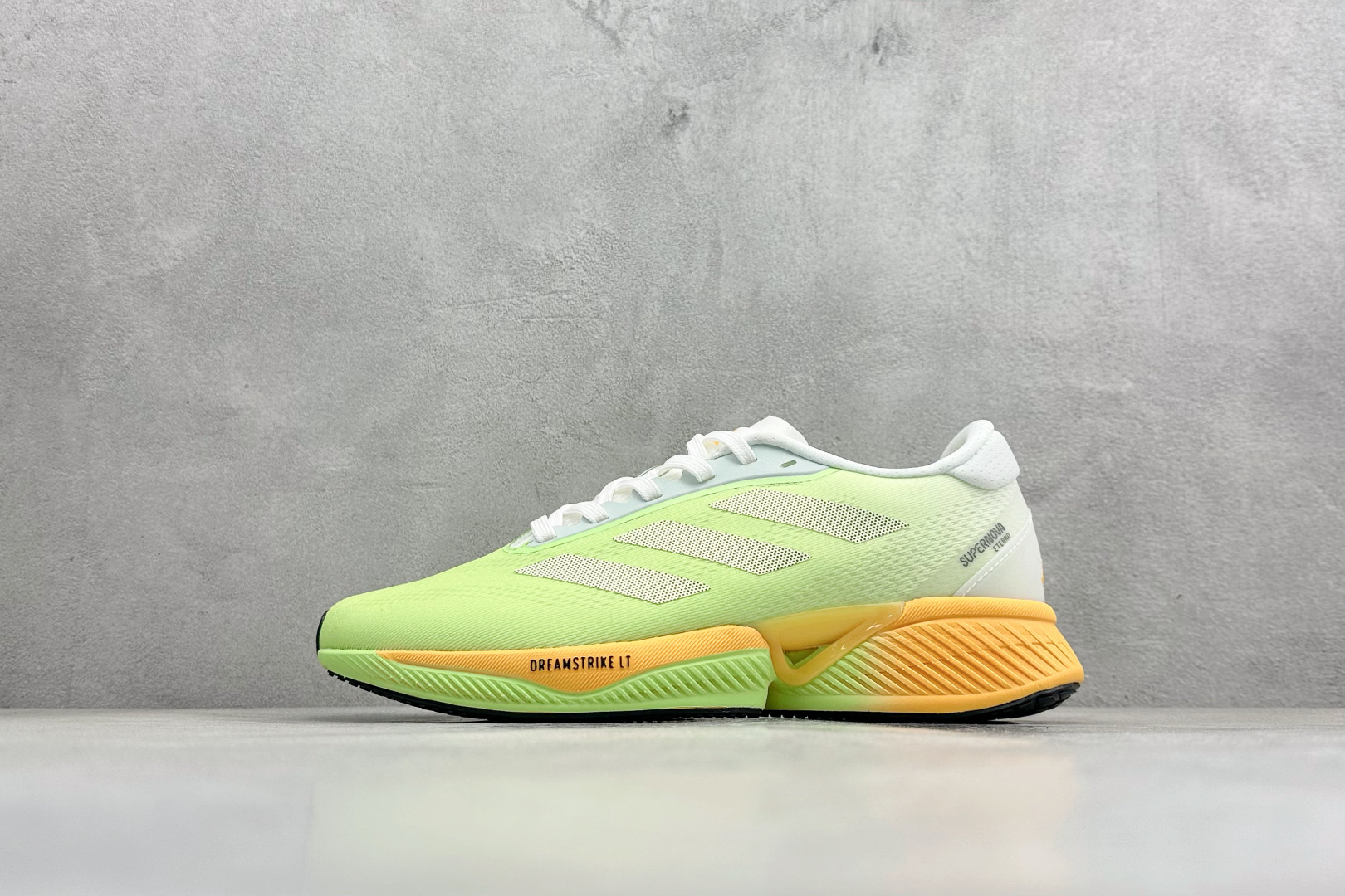 Adidas SUPERNOVA ETERNO 系列低帮轻量透气休闲运动慢跑鞋 IH0435