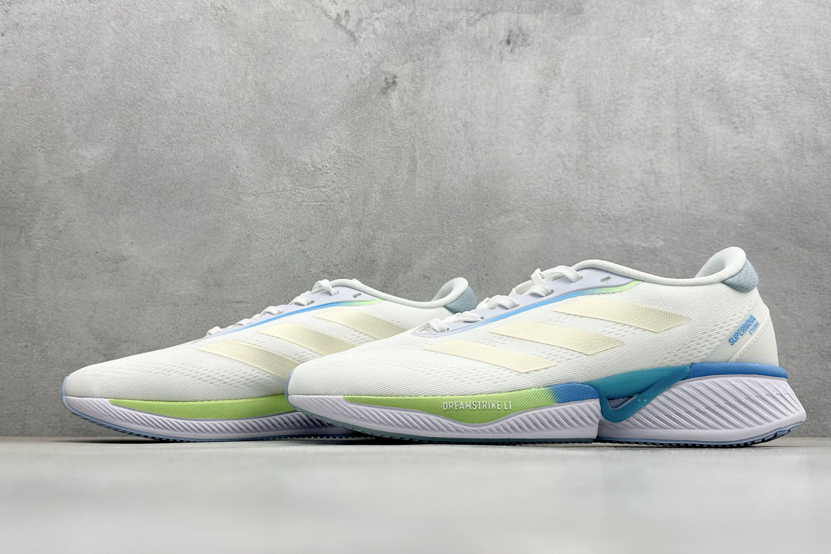 Adidas SUPERNOVA ETERNO 系列低帮轻量透气休闲运动慢跑鞋 ID1285