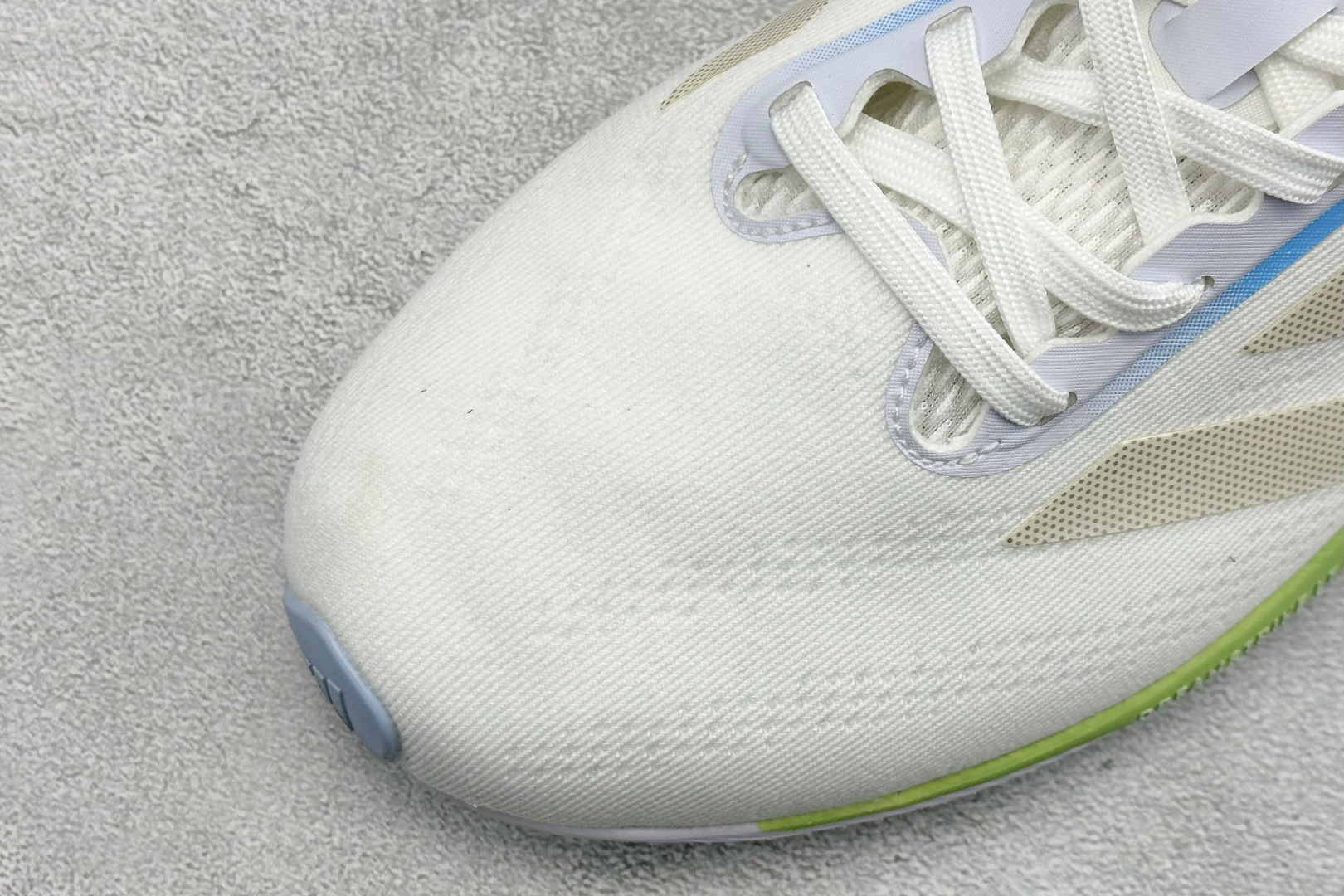Adidas SUPERNOVA ETERNO 系列低帮轻量透气休闲运动慢跑鞋 ID1285