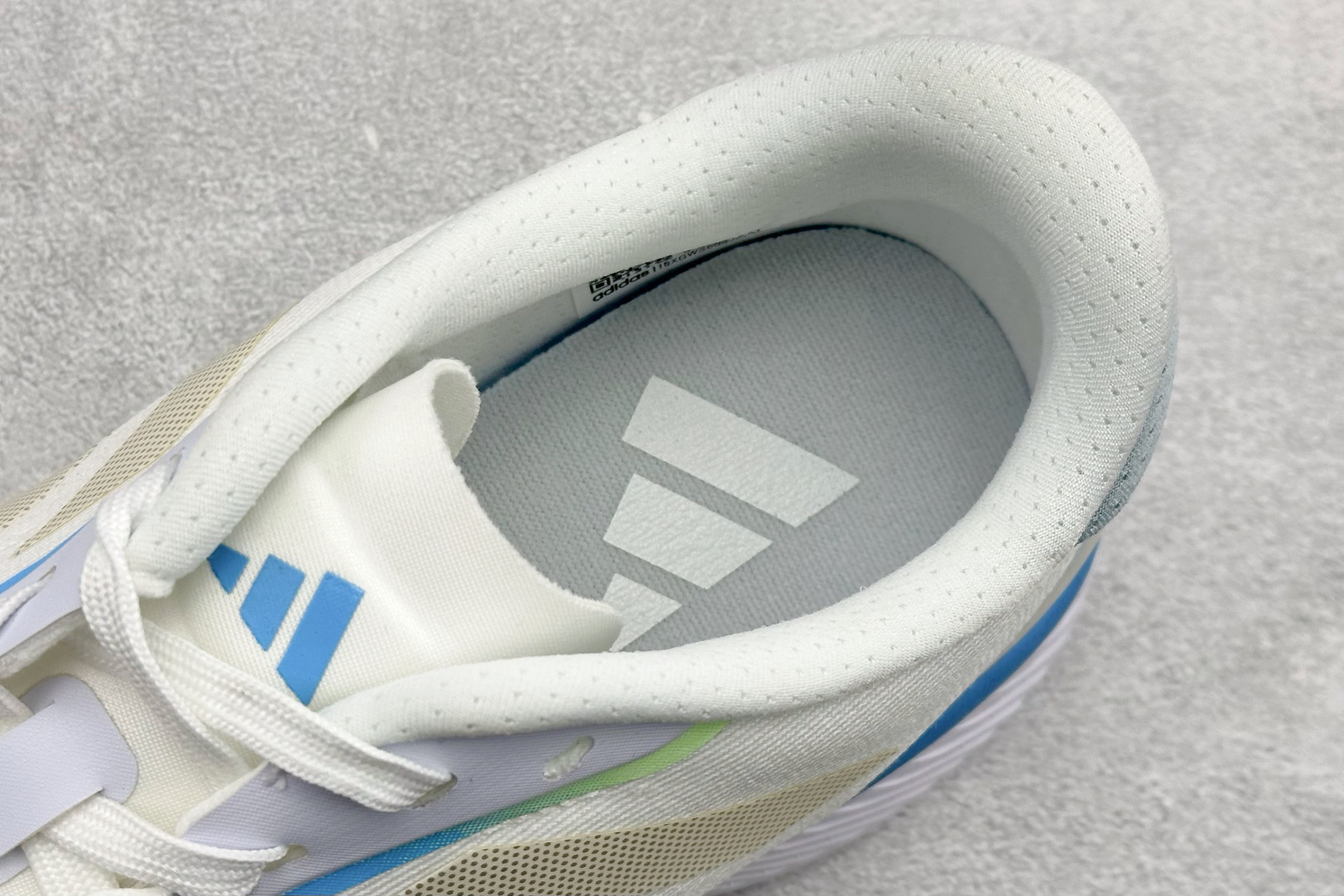 Adidas SUPERNOVA ETERNO 系列低帮轻量透气休闲运动慢跑鞋 ID1285