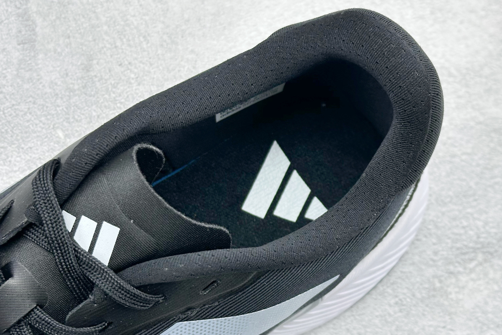 Adidas SUPERNOVA ETERNO 系列低帮轻量透气休闲运动慢跑鞋 IH0440