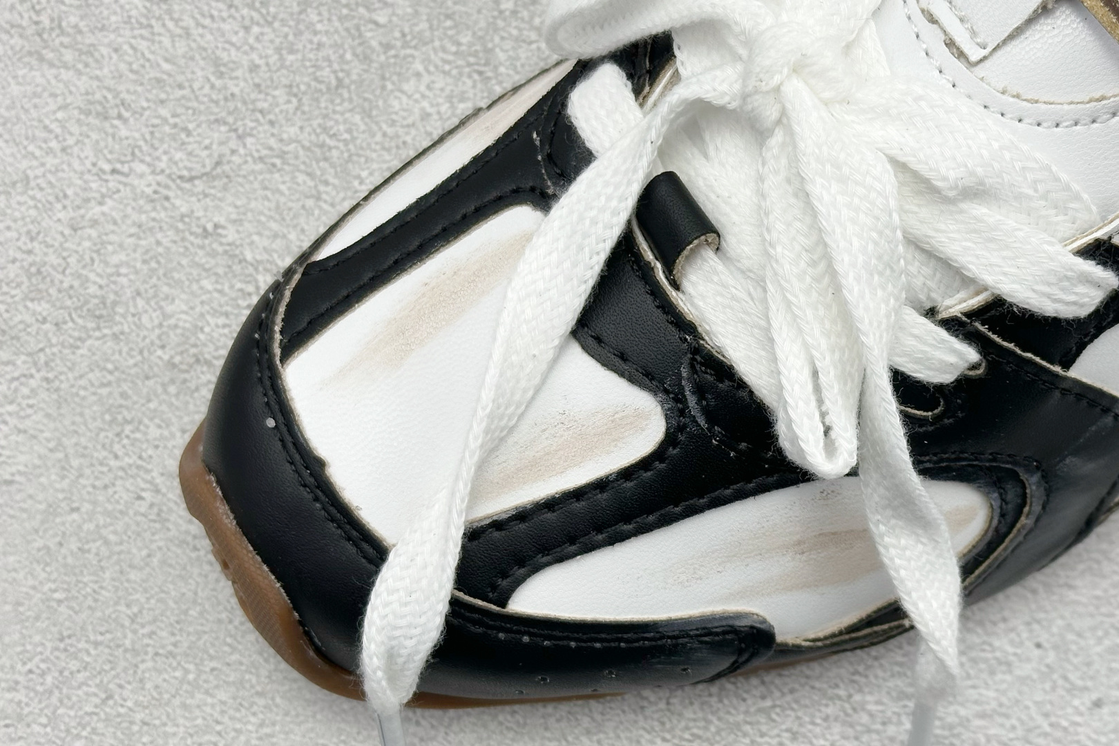 J版 Miu Miu x New Balance联名款运动鞋 New Balance 530 学院风 联名款只保留了旧版NB530 J版 Miu Miu x New Balance联名款运动鞋 New Balance 530 学院风 联名款只保留了旧版NB530