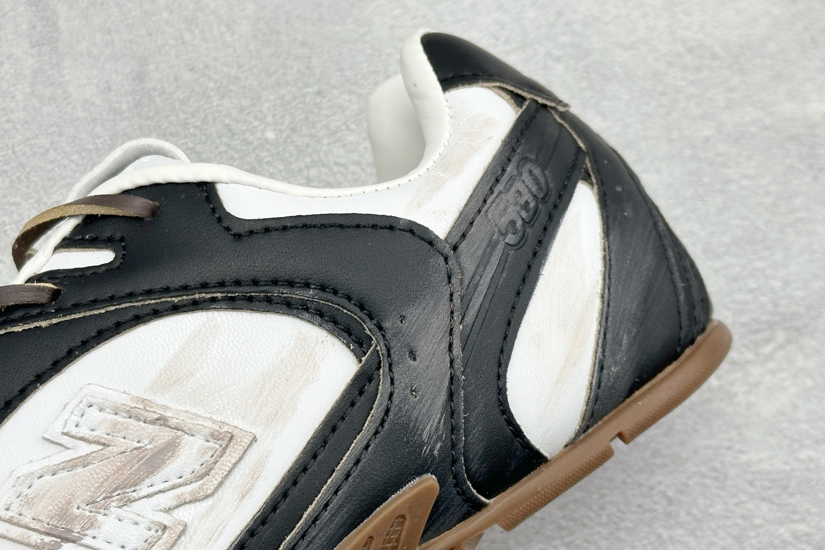 J版 Miu Miu x New Balance联名款运动鞋 New Balance 530 学院风 联名款只保留了旧版NB530 J版 Miu Miu x New Balance联名款运动鞋 New Balance 530 学院风 联名款只保留了旧版NB530