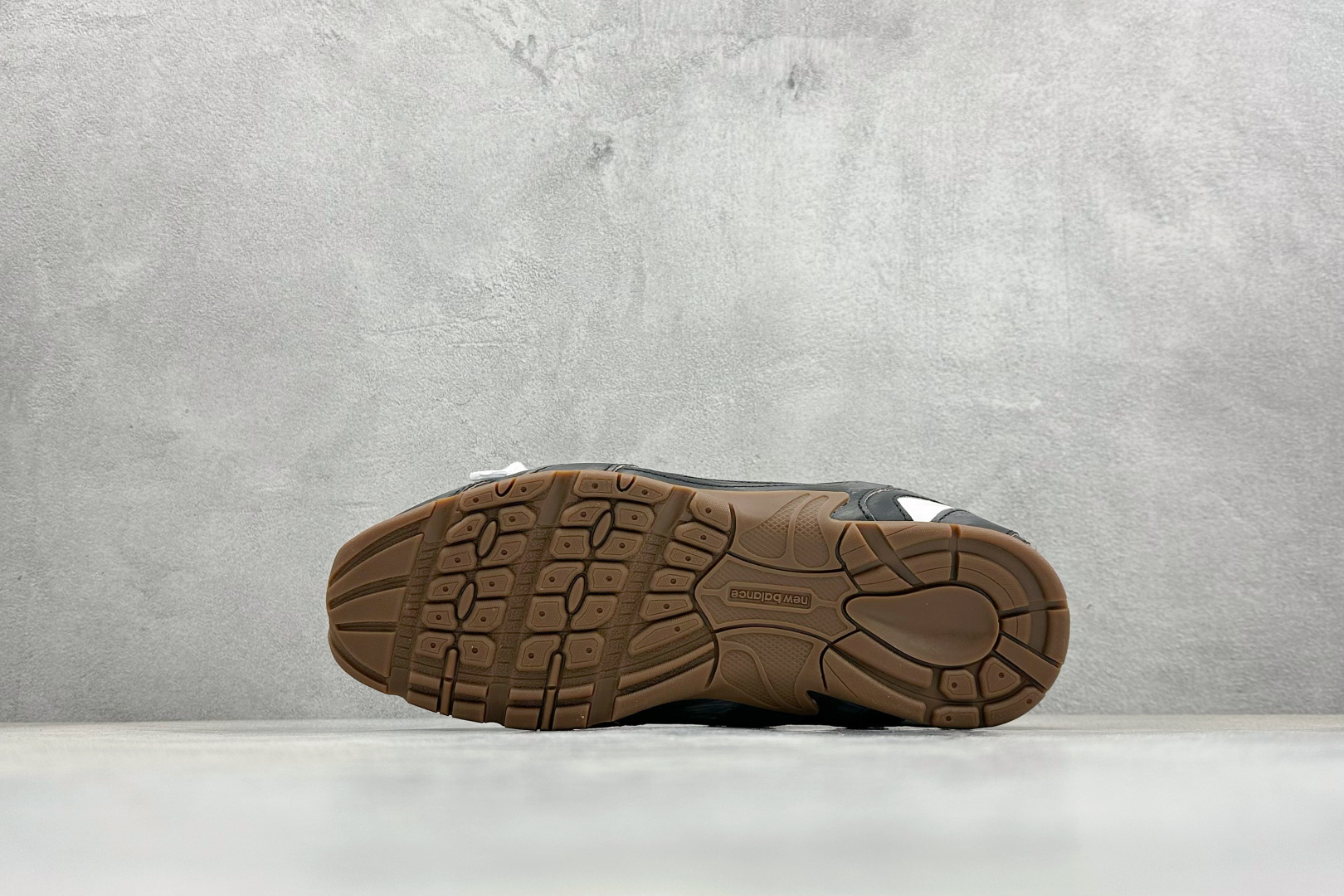 J版 Miu Miu x New Balance联名款运动鞋 New Balance 530 学院风 联名款只保留了旧版NB530 J版 Miu Miu x New Balance联名款运动鞋 New Balance 530 学院风 联名款只保留了旧版NB530