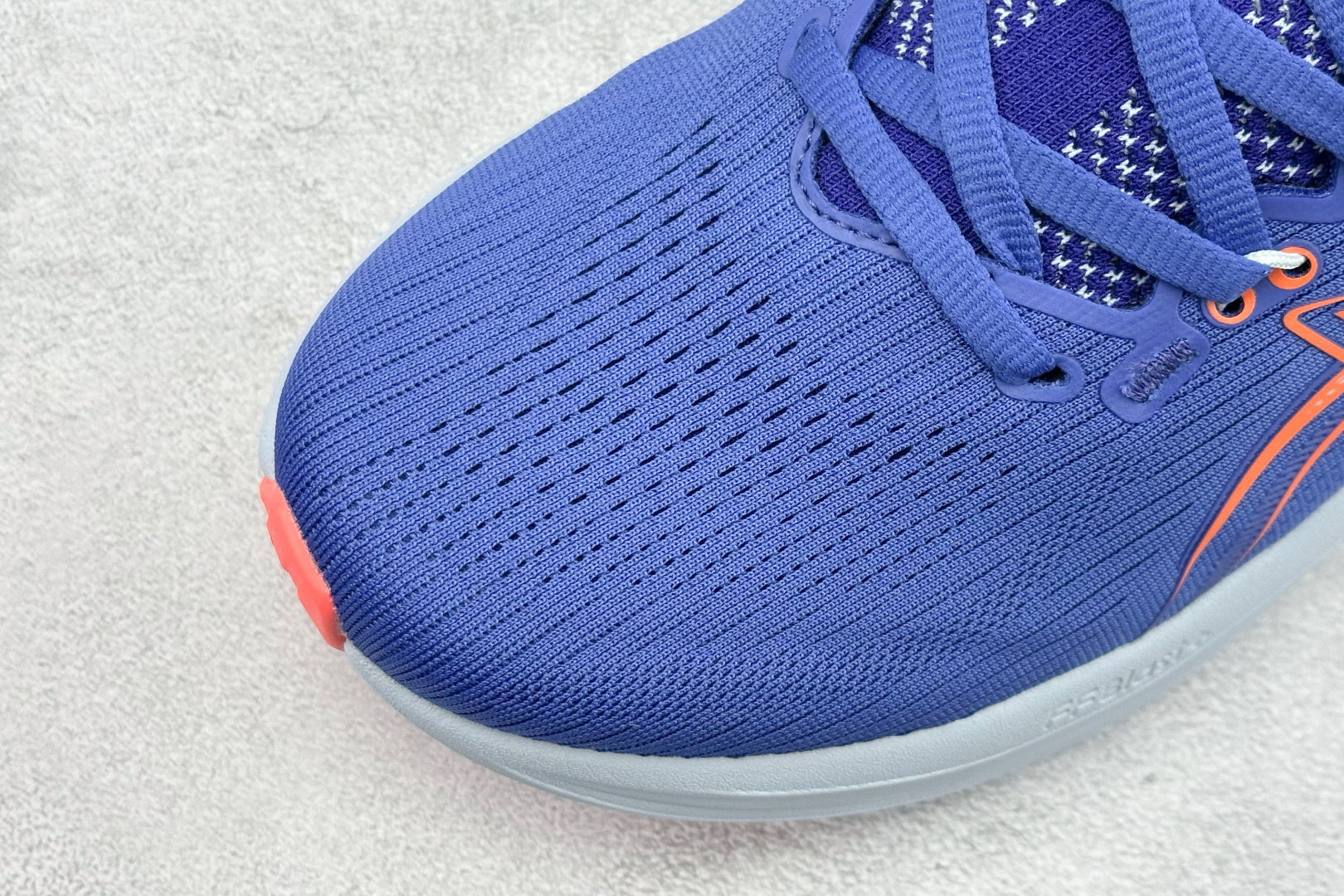 Asics Gel-Nimbus 28 亚瑟士复古透气休闲鞋缓震耐磨跑步鞋 1011C127-401 Asics Gel-Nimbus 28 亚瑟士复古透气休闲鞋缓震耐磨跑步鞋 1011C127-401