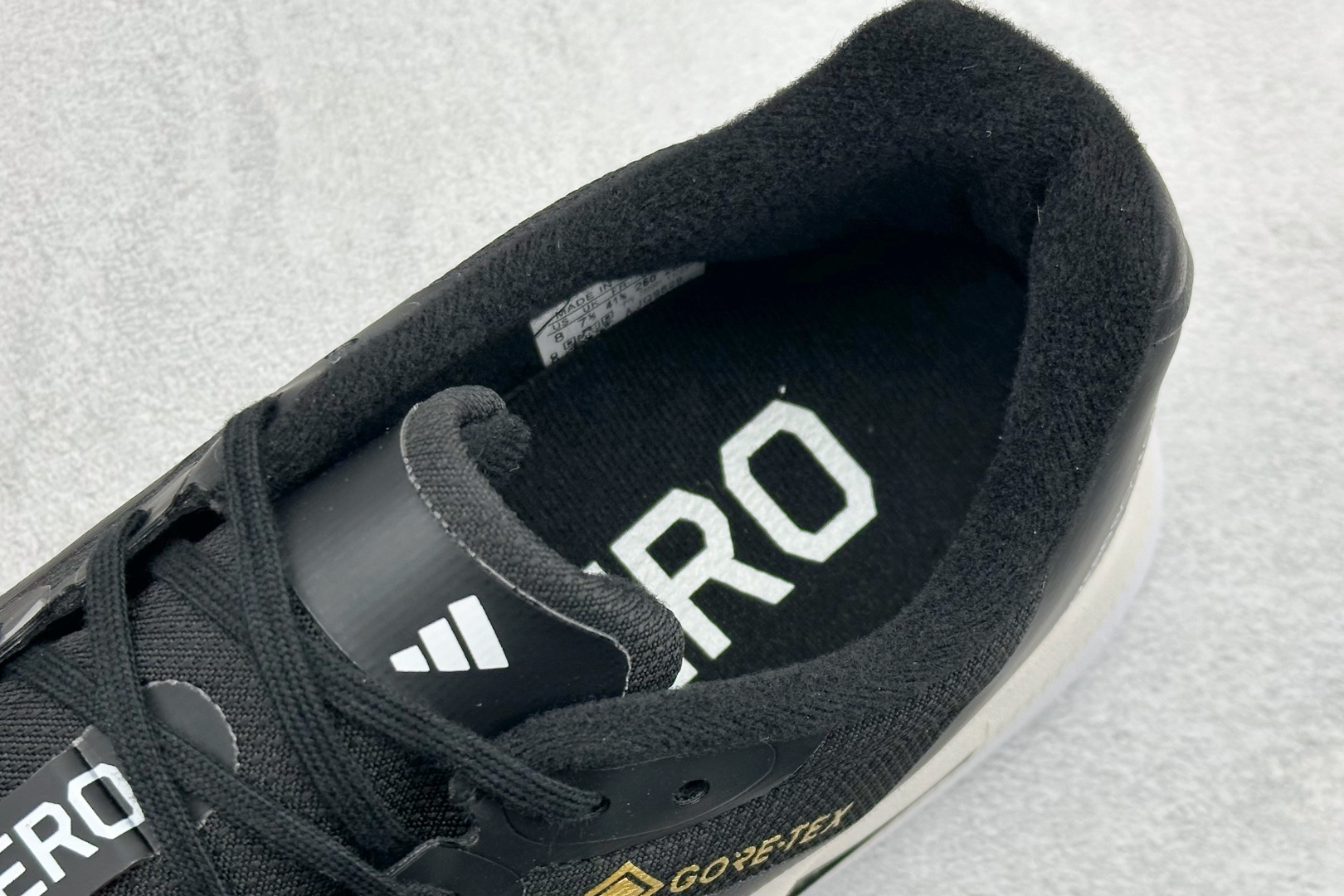 AD Adizero Boston 13 透气网布竞速跑鞋 JQ9829 AD Adizero Boston 13 透气网布竞速跑鞋 JQ9829