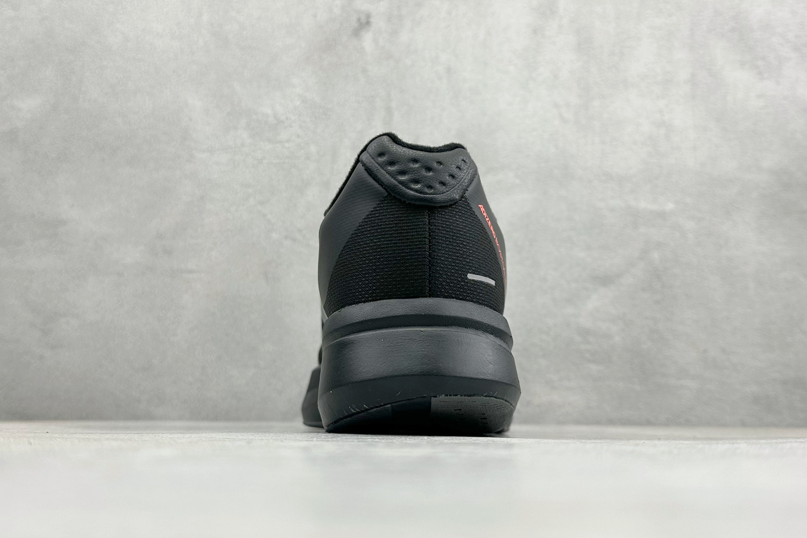 AD Adizero Boston 13 透气网布竞速跑鞋 JQ9828 AD Adizero Boston 13 透气网布竞速跑鞋 JQ9828