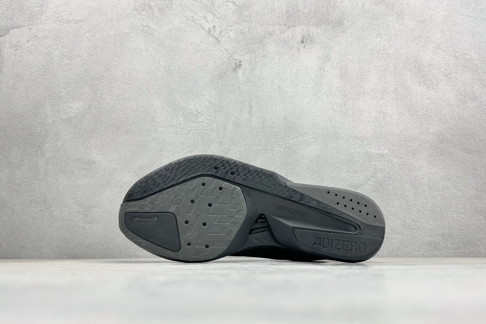 AD Adizero Boston 13 透气网布竞速跑鞋 JQ9827 AD Adizero Boston 13 透气网布竞速跑鞋 JQ9827